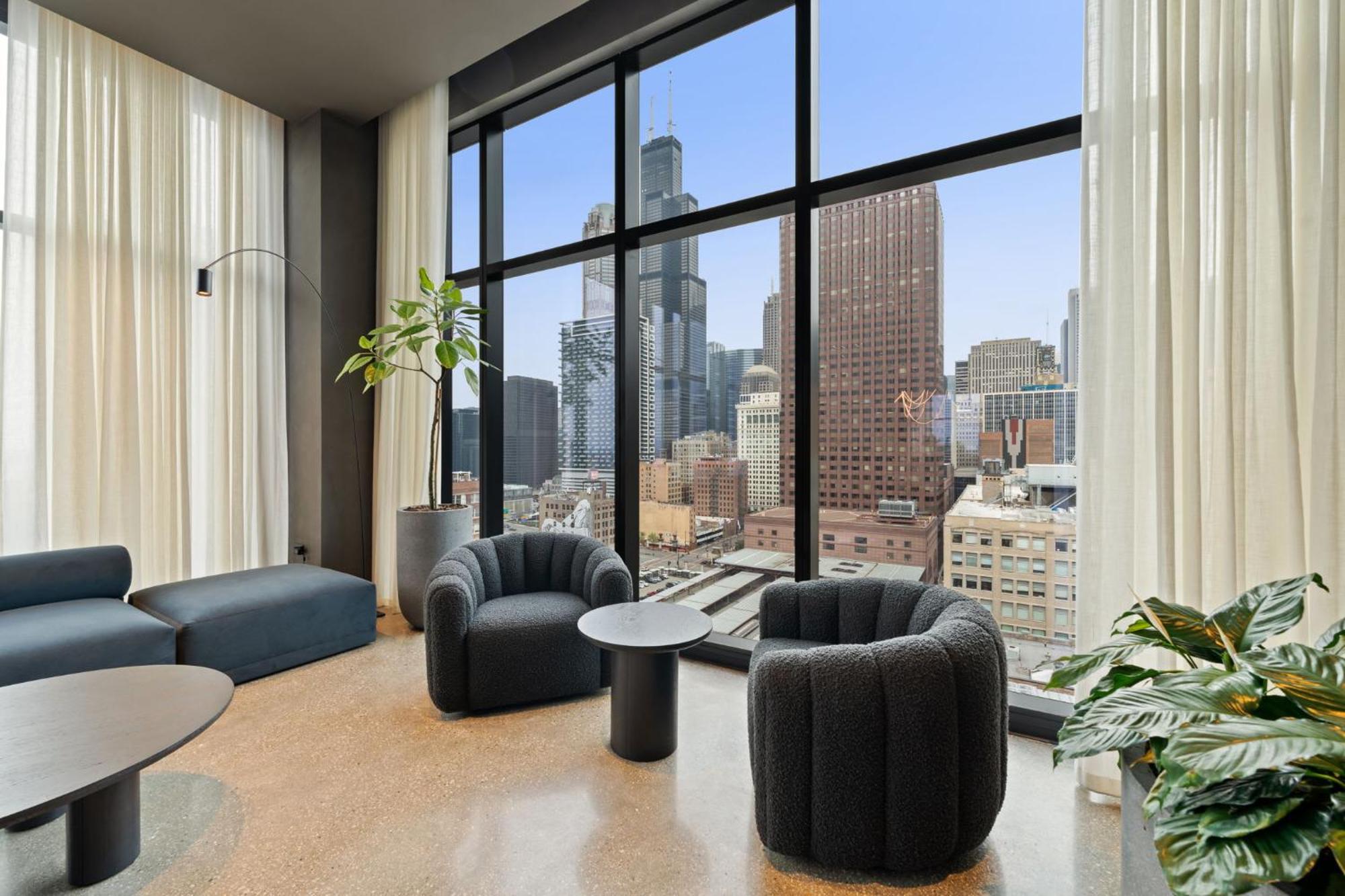 3 Bed 3 Bath High Rise With Gym & Amenities *