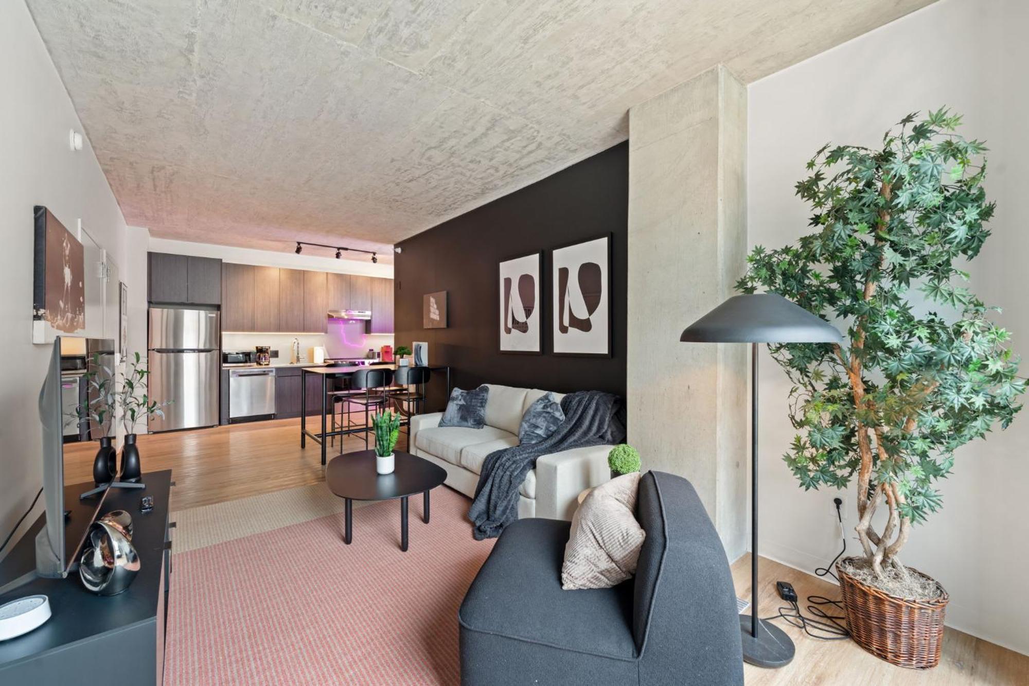 3 Bed 3 Bath High Rise With Gym & Amenities