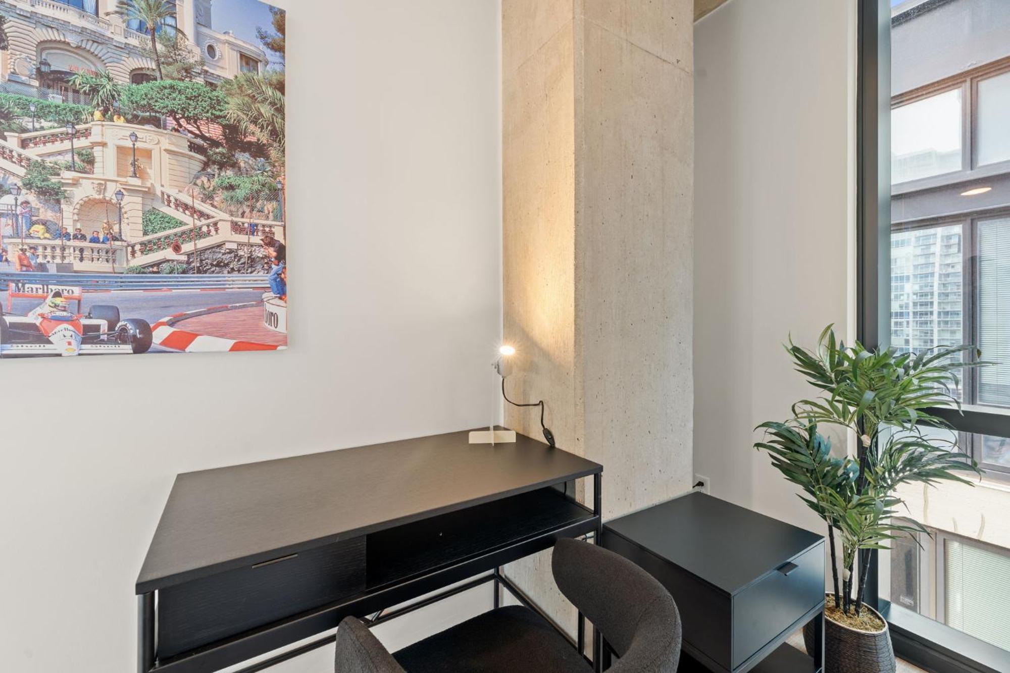 3 Bed 3 Bath High Rise With Gym & Amenities