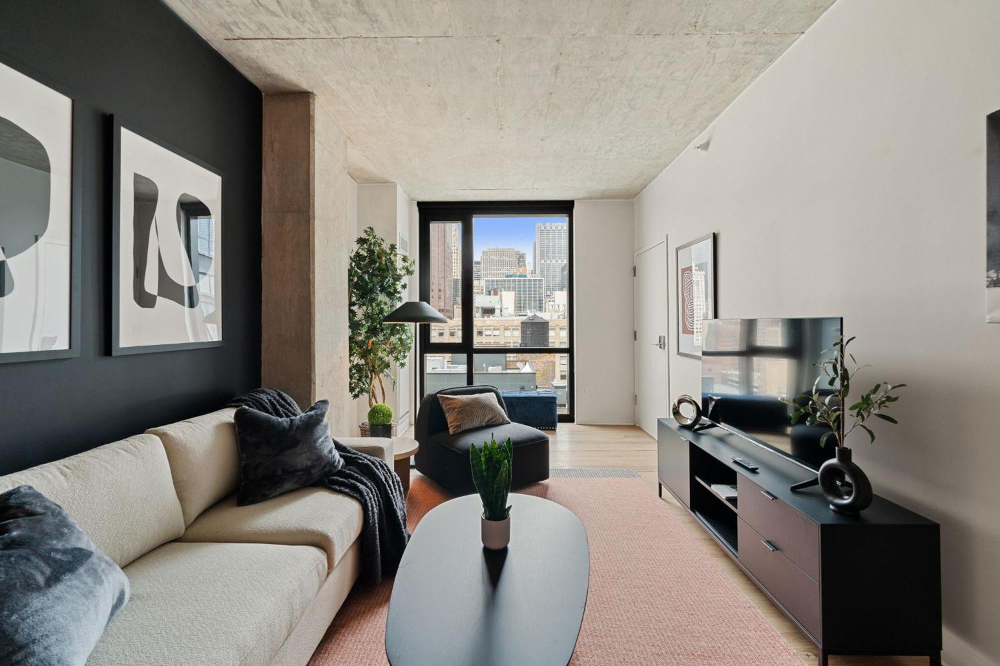 Apartment 3 Bed 3 Bath High Rise With Gym & Amenities *