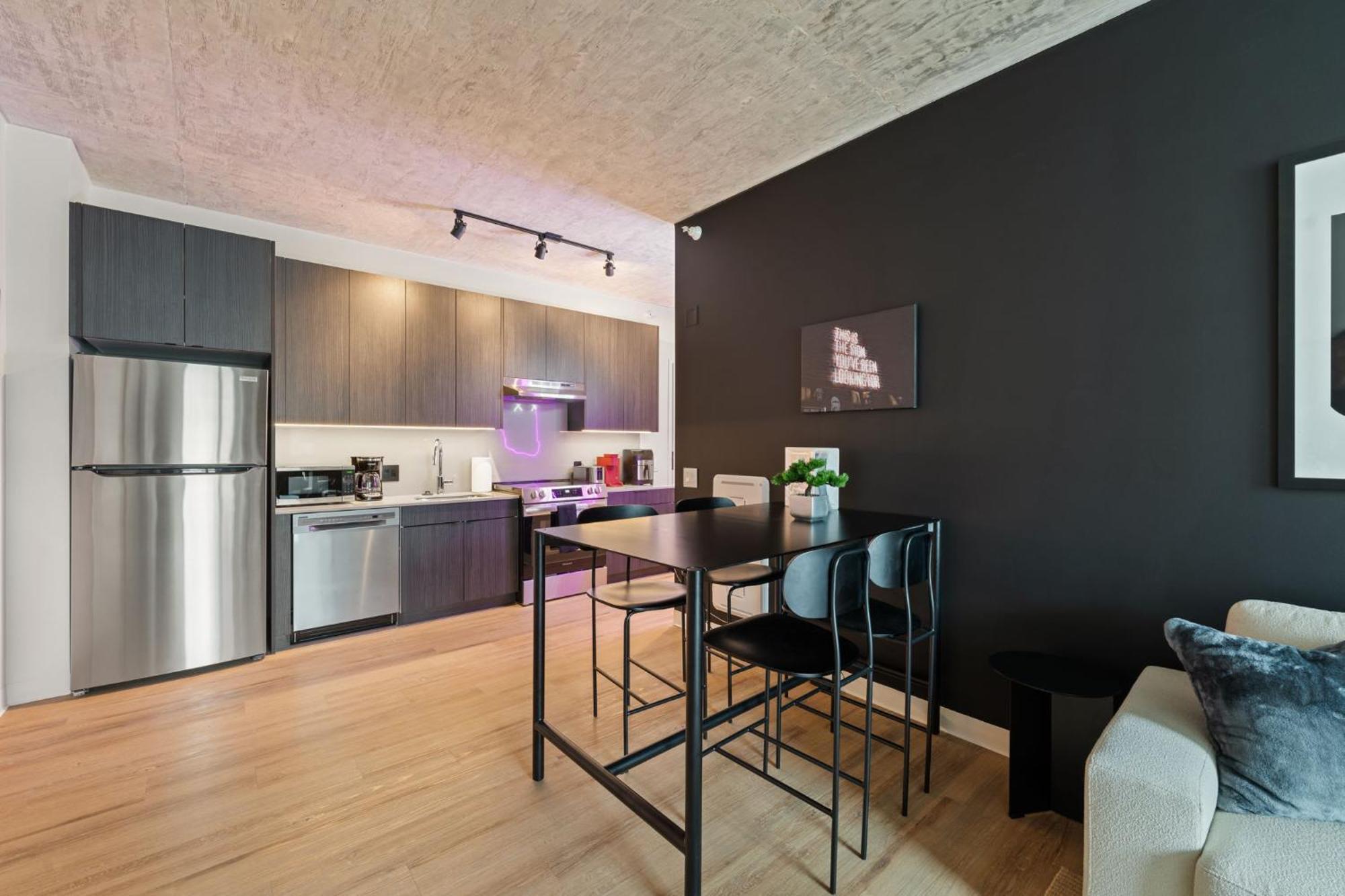 3 Bed 3 Bath High Rise With Gym & Amenities Chicago