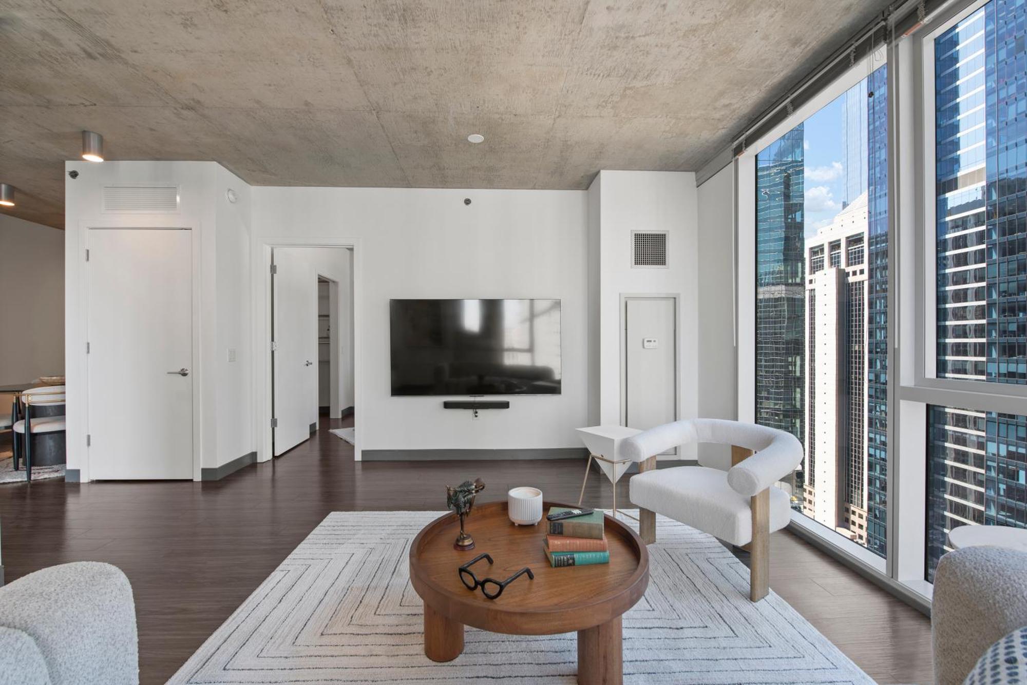 Linea Luxury Living With Indoor Pool And Rooftop Views In The Loop Chicago