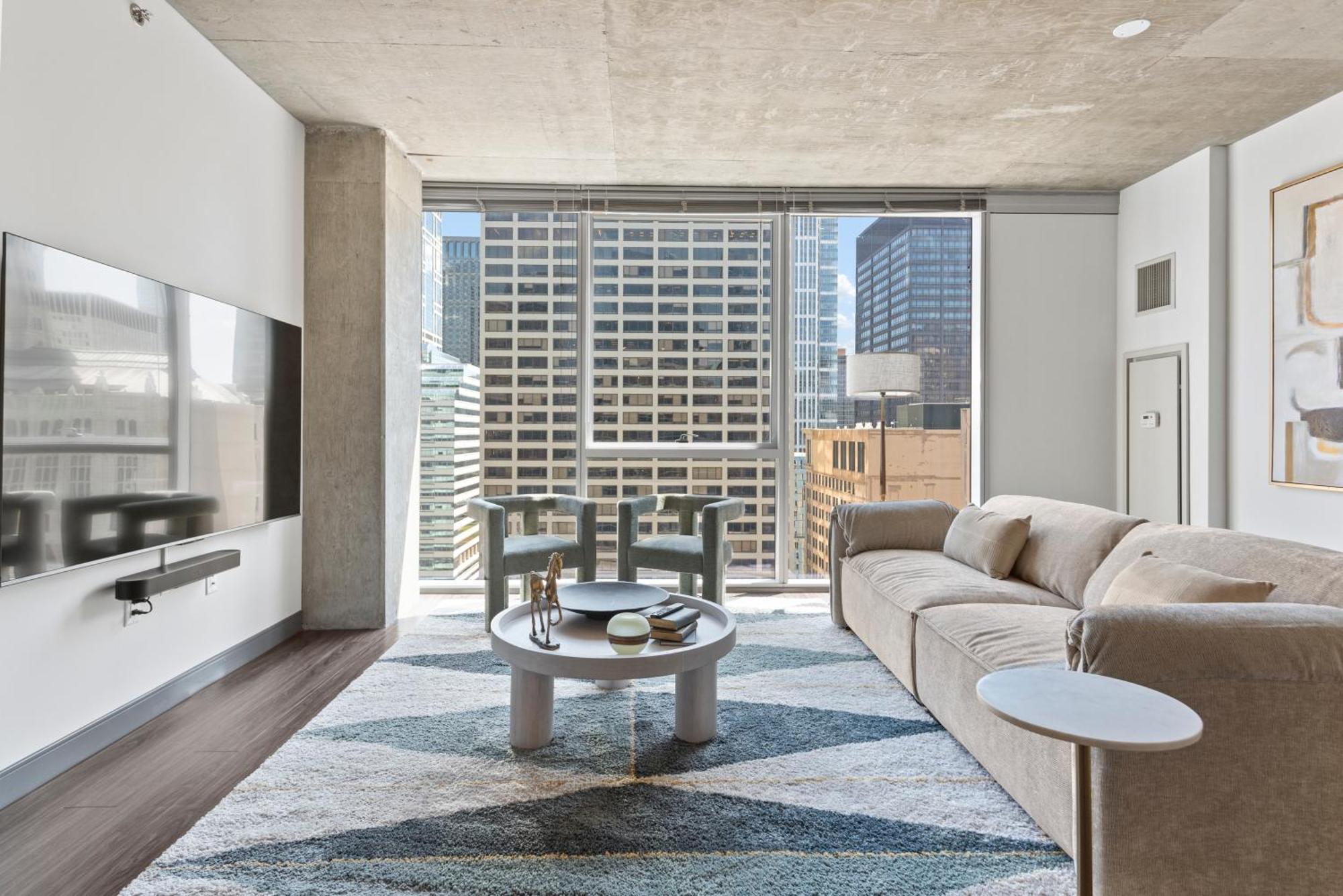 Linea Luxury Living With Indoor Pool And Rooftop Views In The Loop Apartment