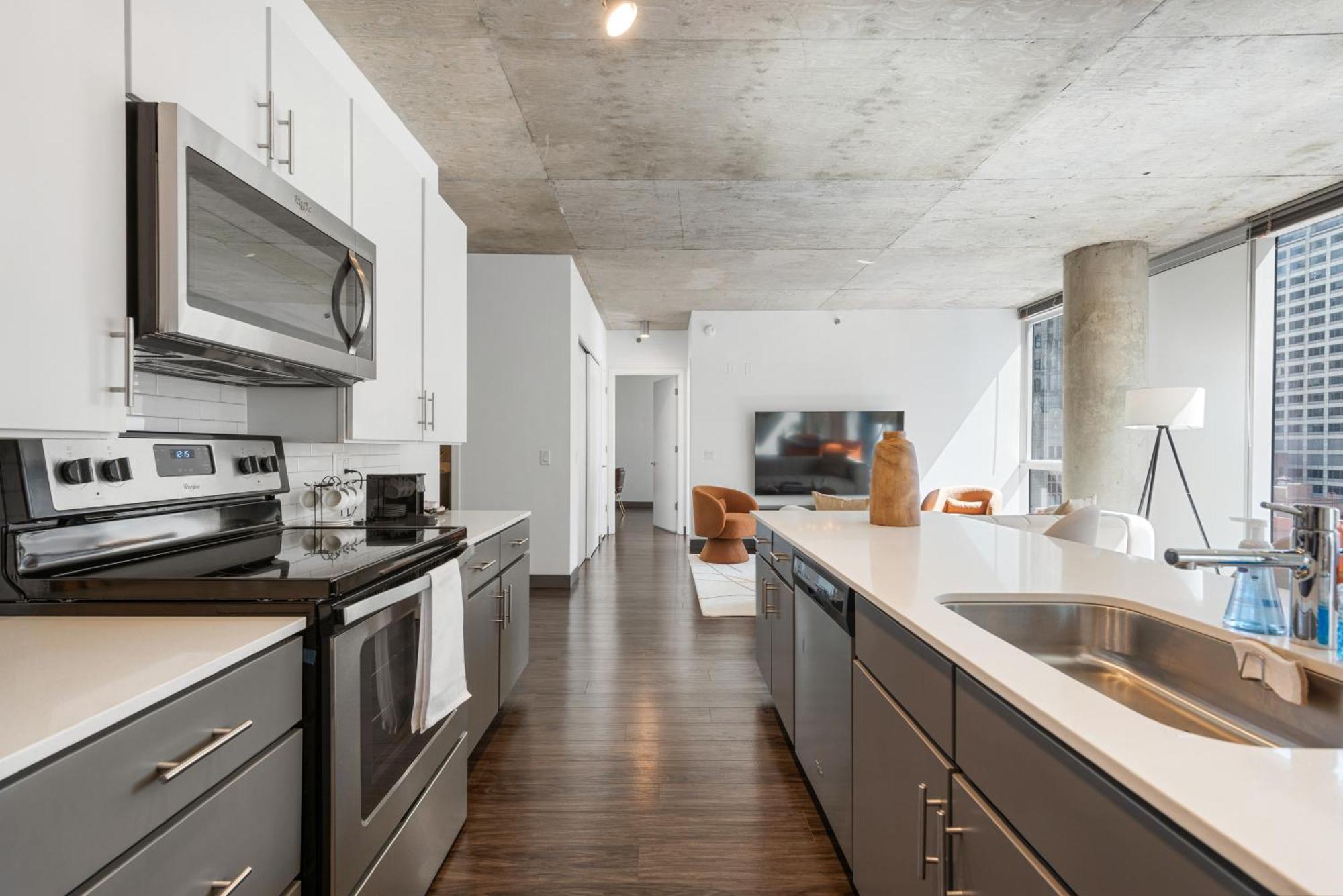 Linea Luxury Living With Indoor Pool And Rooftop Views In The Loop Apartment Chicago