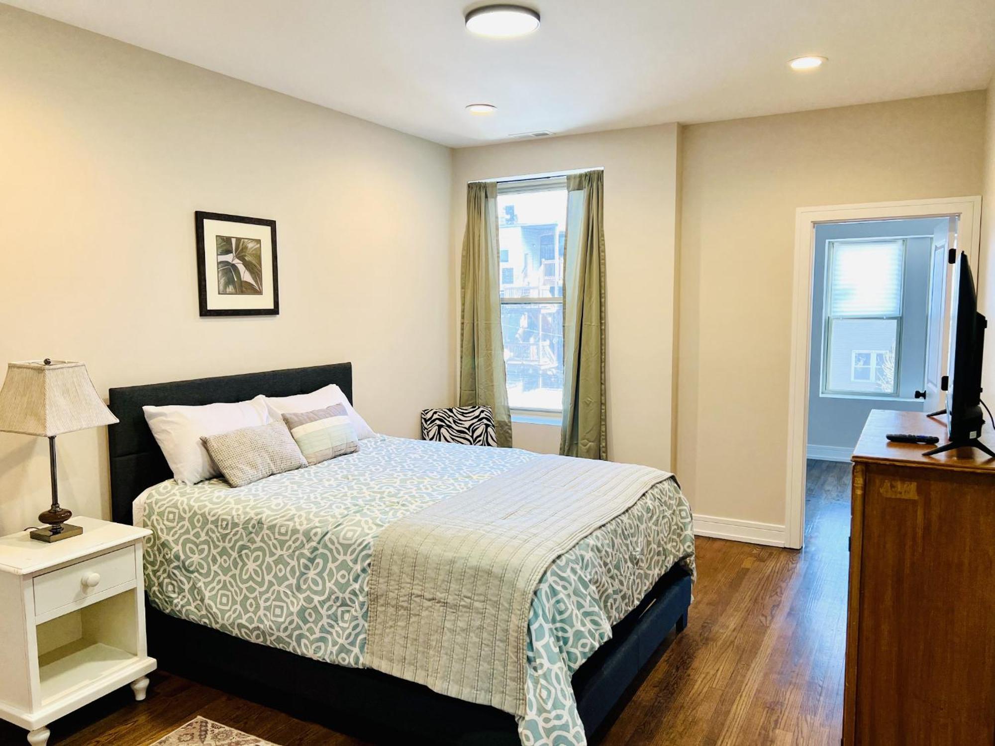 Apartment Harmony Near The Lake, Modern 3 Bed 2 Bath *