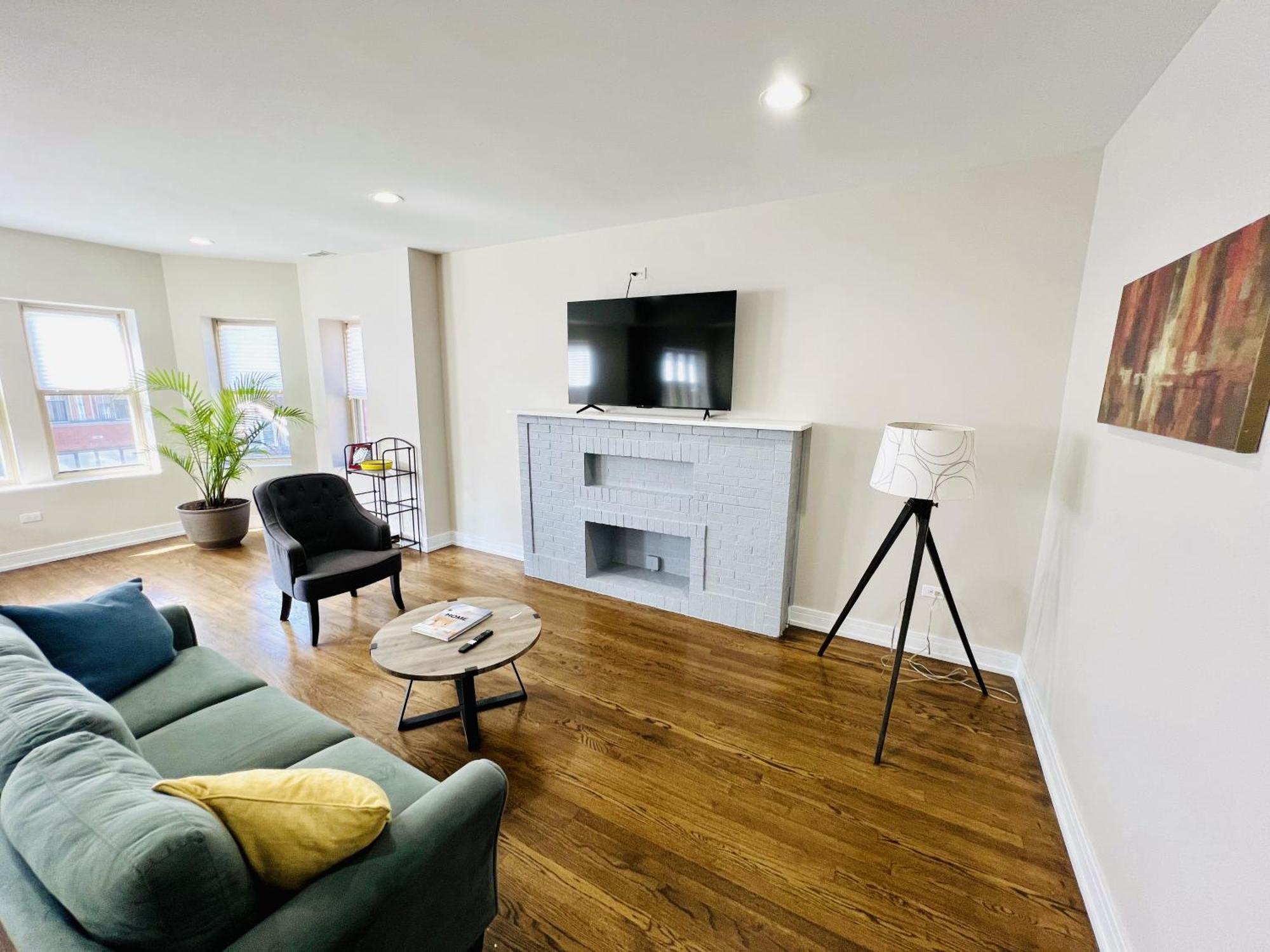 Harmony Near The Lake, Modern 3 Bed 2 Bath * Chicago