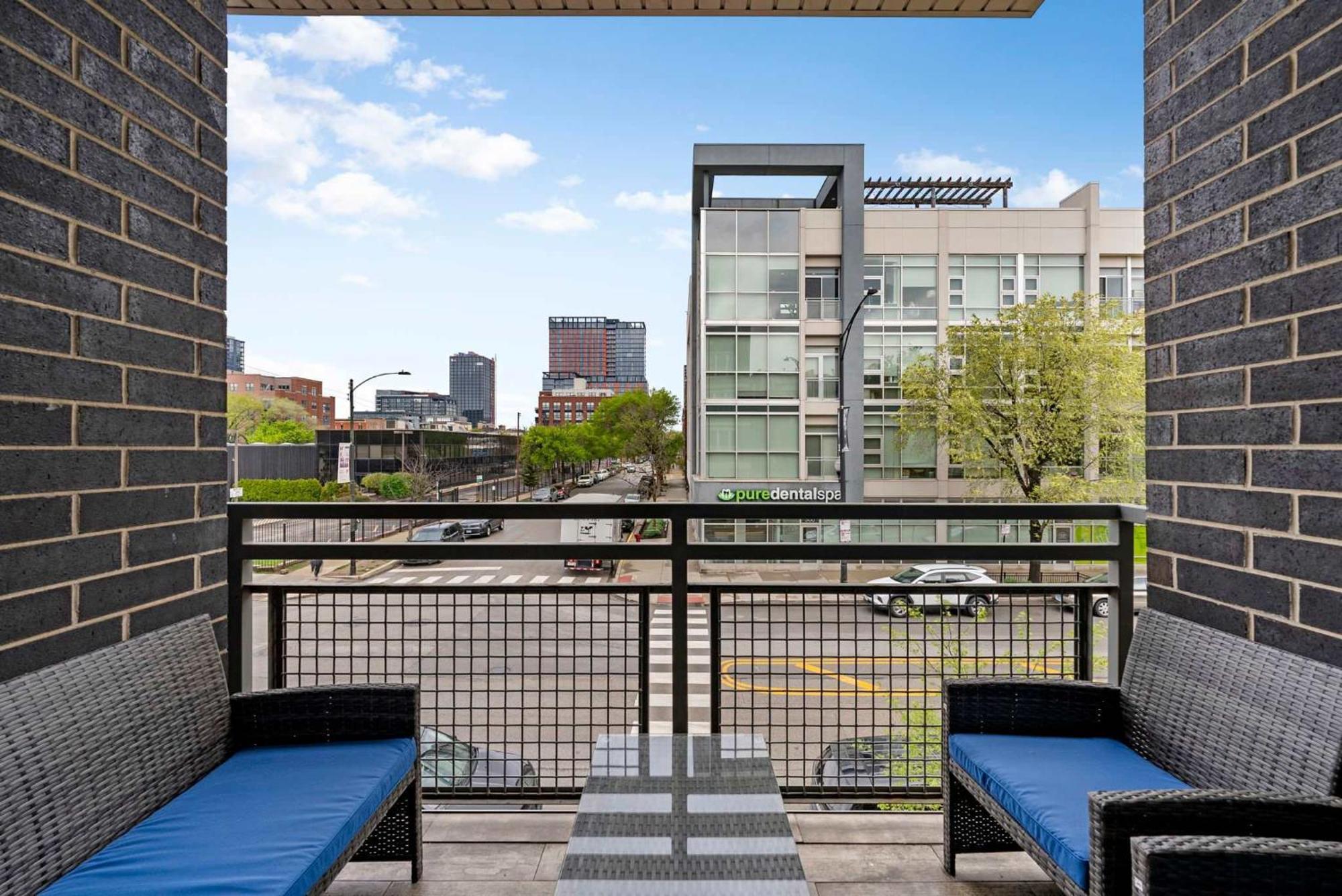 1 Free Parking Gym Balcony Sleeps 12 *