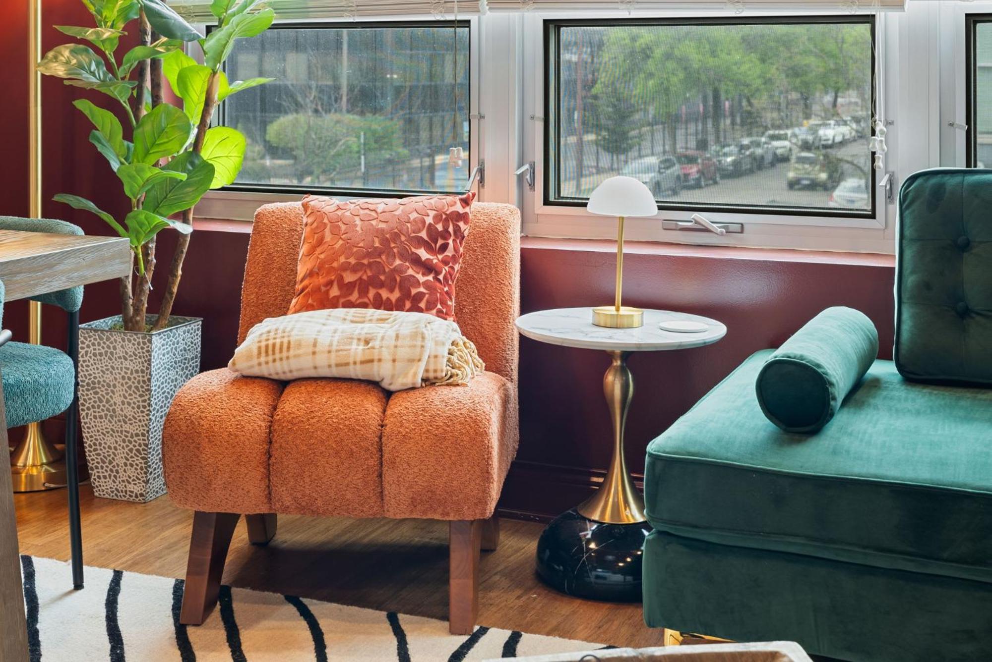 Apartment 1 Free Parking Gym Balcony Sleeps 12