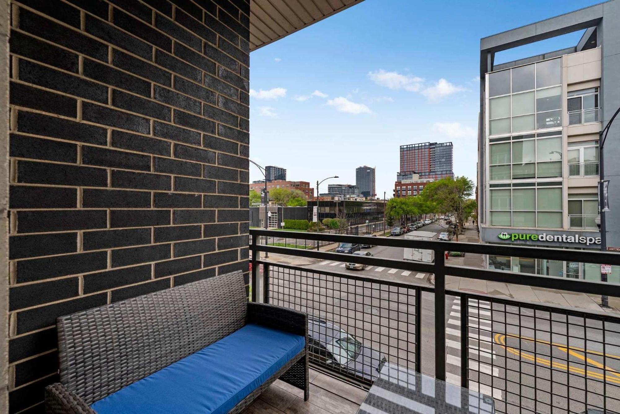 Apartment 1 Free Parking Gym Balcony Sleeps 12 *