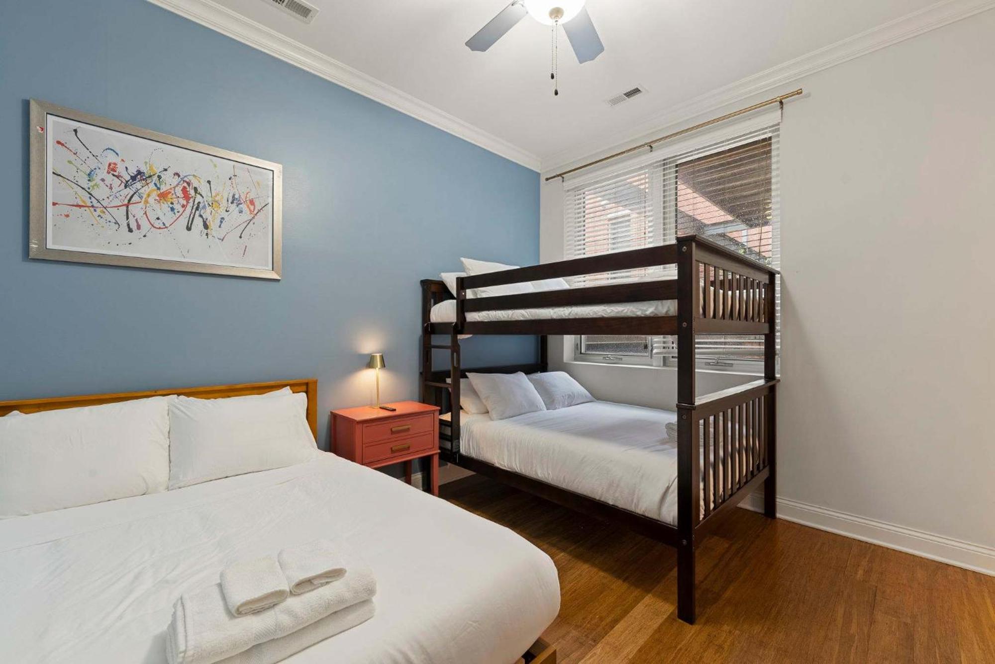 Apartment 1 Free Parking Gym Balcony Sleeps 12 *