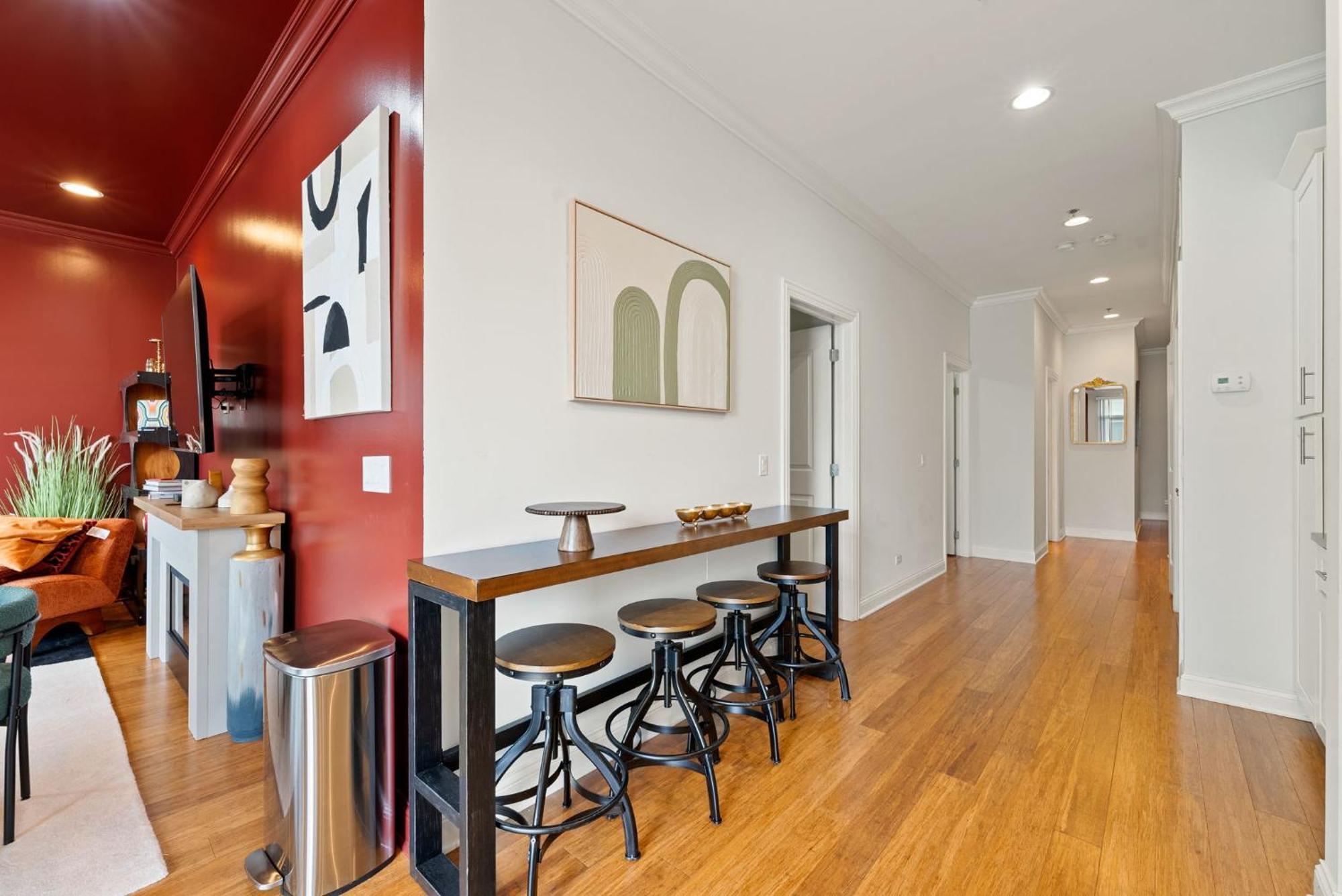 Apartment 1 Free Parking Gym Balcony Sleeps 12 Chicago