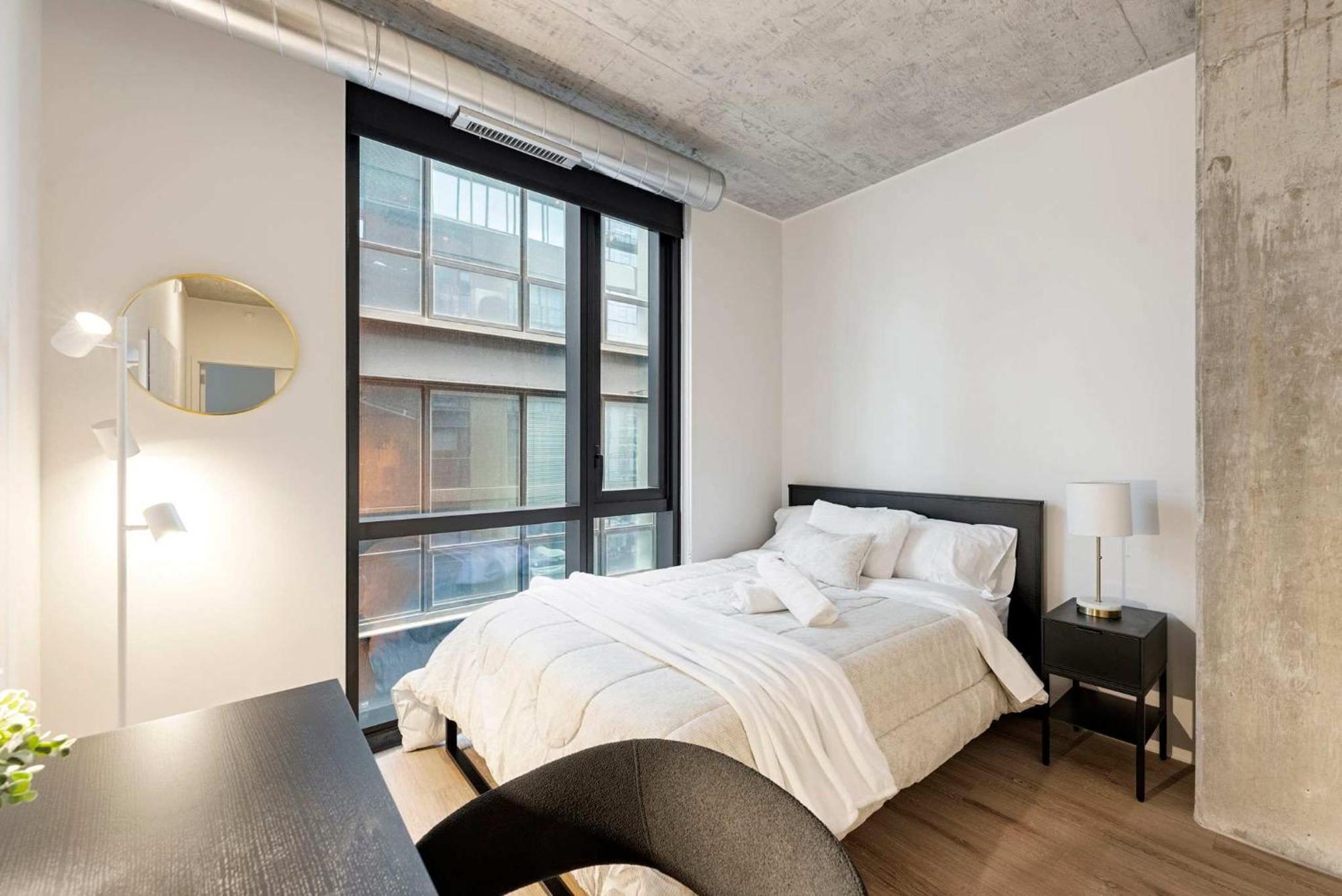 3 Bed 3 Bath High Rise With Gym & Amenities *