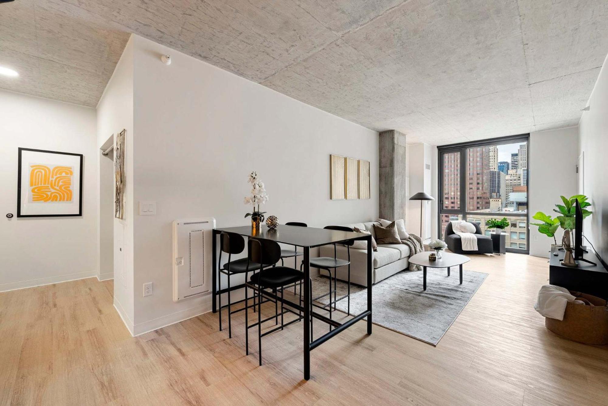 Apartment 3 Bed 3 Bath High Rise With Gym & Amenities Chicago