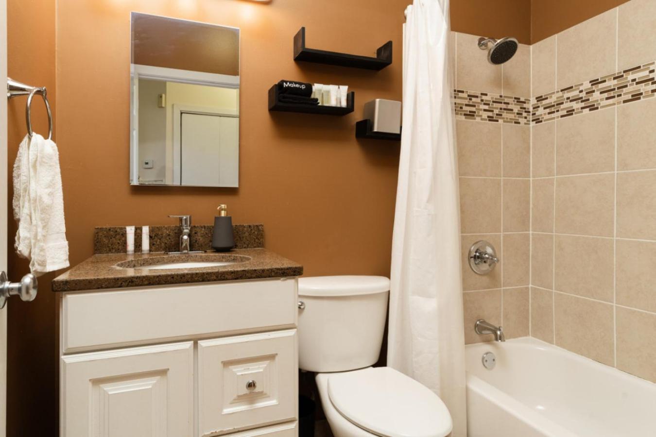 Apartment Wicker Park 2br Near Milwaukee Ave *