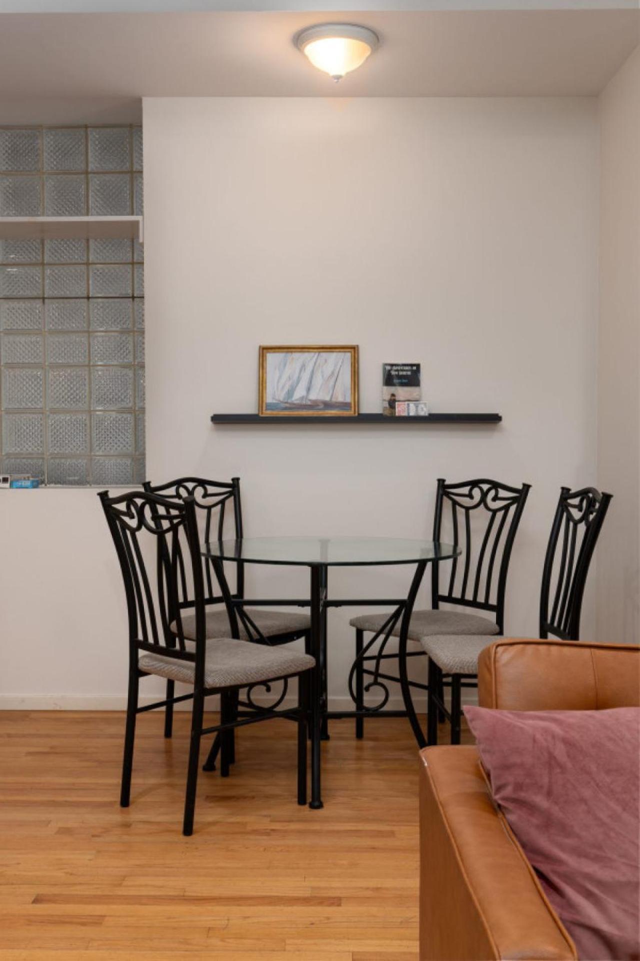 Wicker Park 2br Near Milwaukee Ave *