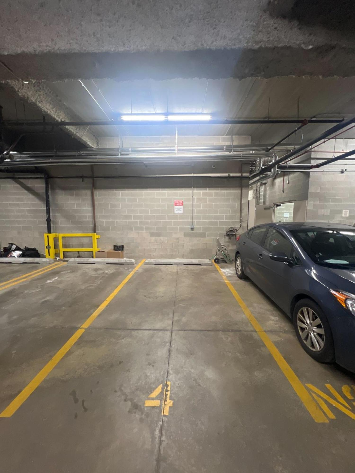 Gym Garage Parking Balcony Sleeps 6 Chicago
