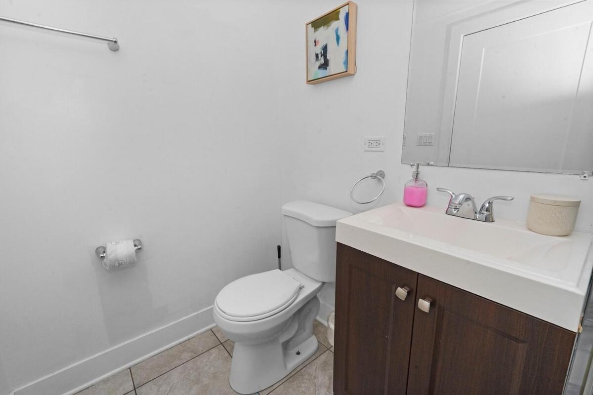 Modern 3br Unit Near Mccormick Place, Of Illinois And Soldier Field Chicago