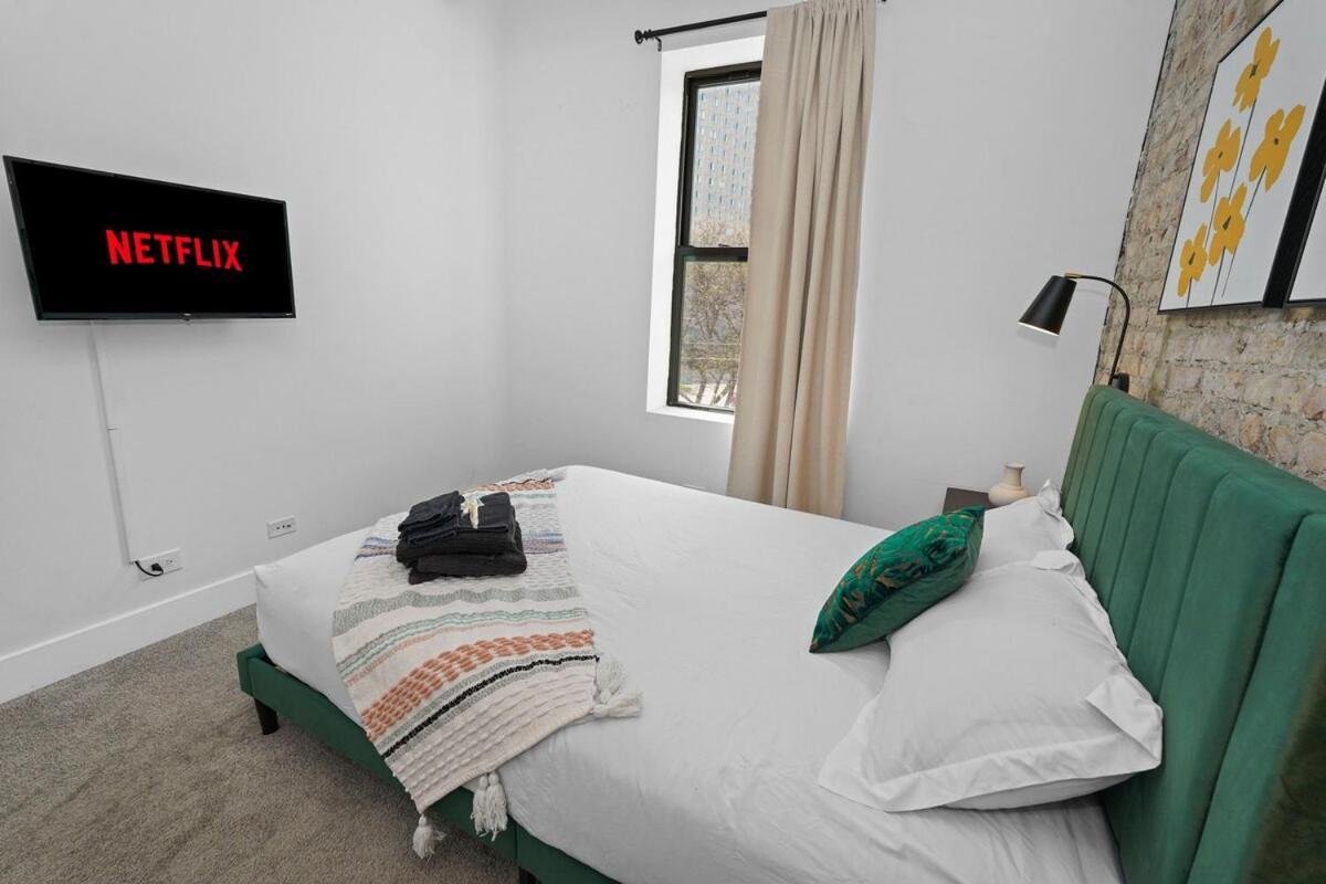 Modern 3br Unit Near Mccormick Place, Of Illinois And Soldier Field Apartment *