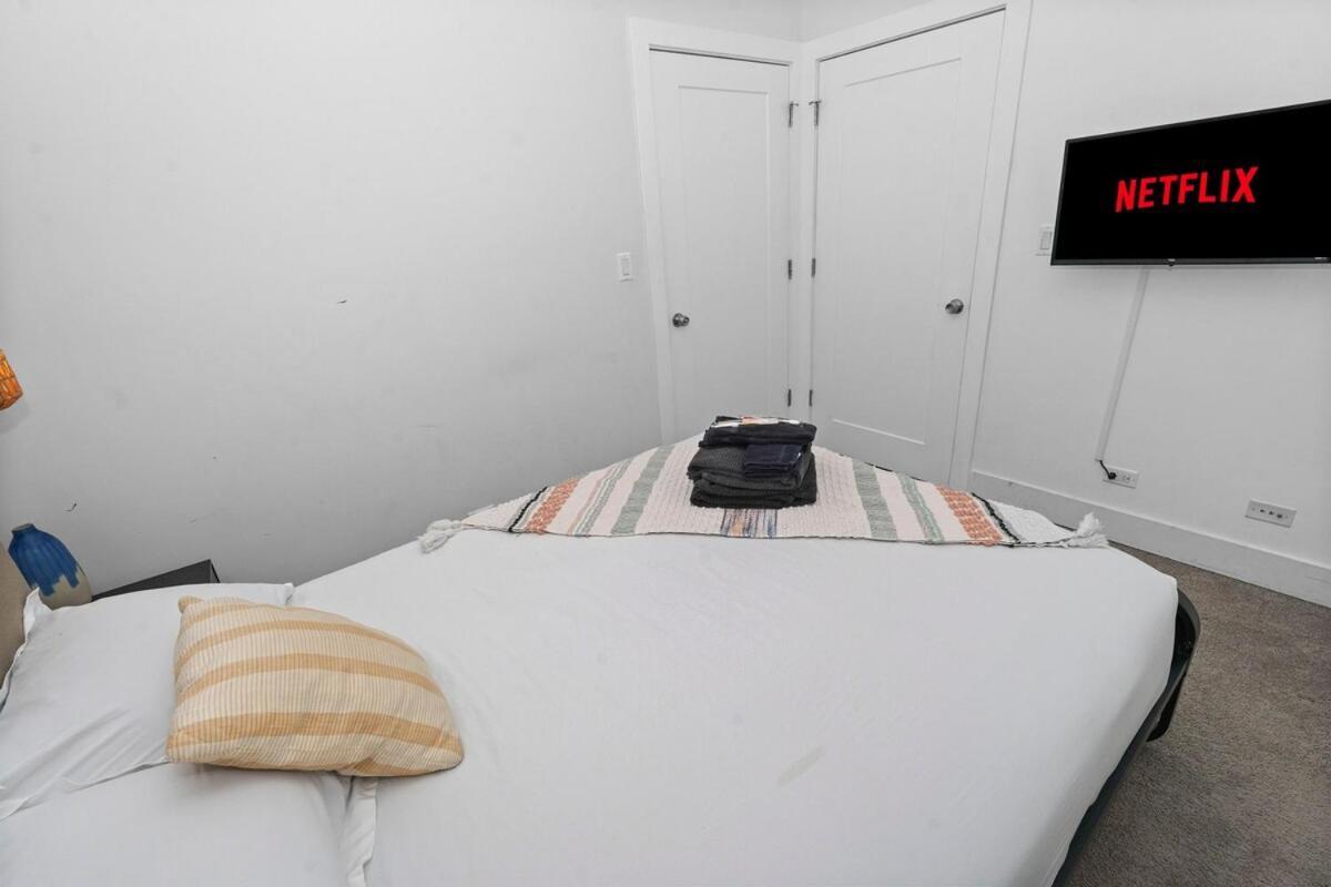 Modern 3br Unit Near Mccormick Place, Of Illinois And Soldier Field Apartment *