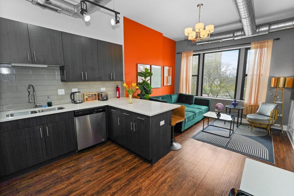 Modern 3br Unit Near Mccormick Place, Of Illinois And Soldier Field Apartment