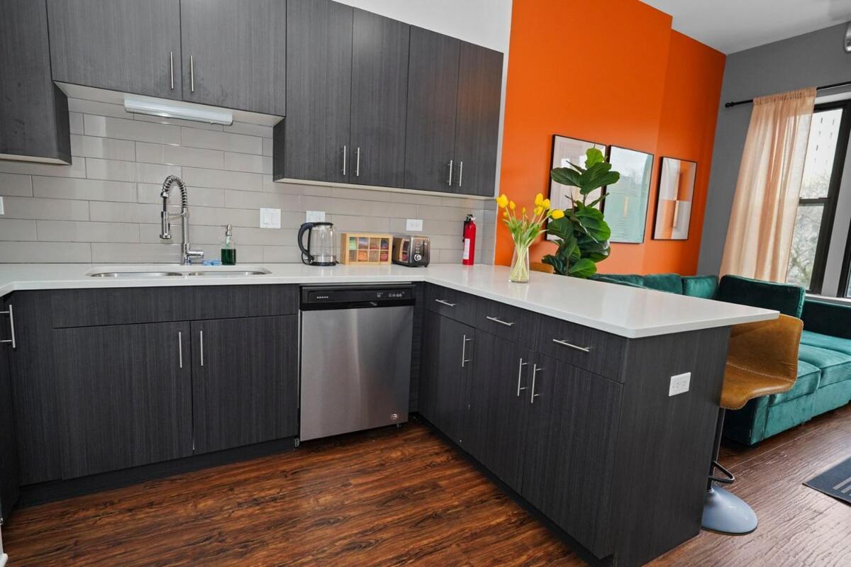 Modern 3br Unit Near Mccormick Place, Of Illinois And Soldier Field Chicago