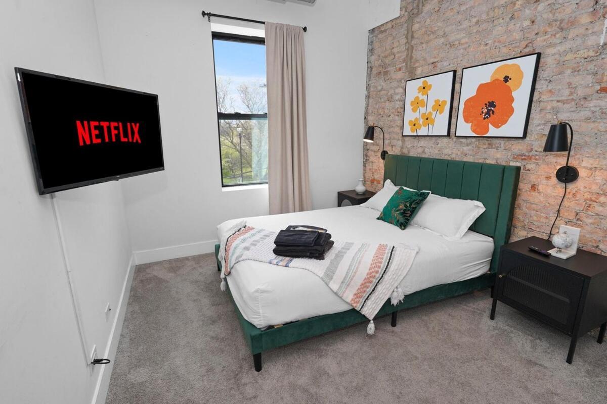 Modern 3br Unit Near Mccormick Place, Of Illinois And Soldier Field Apartment