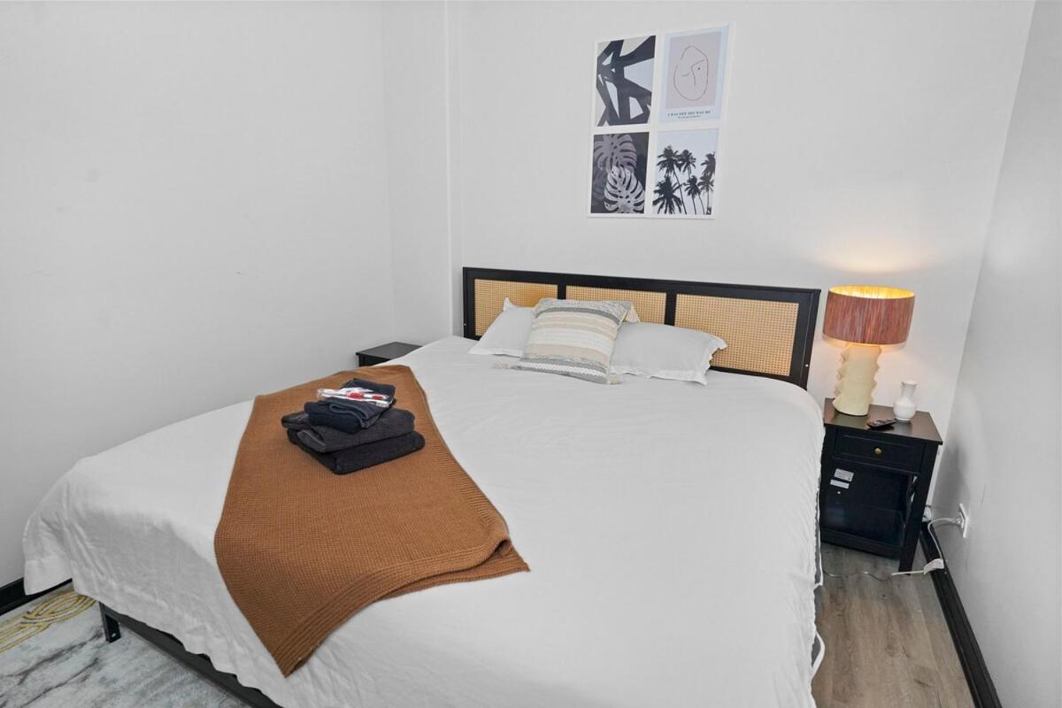 Apartment Spacious 6br Good For Groups And Sleeps 12 Near Chinatown, Mccormick & Lakefront *