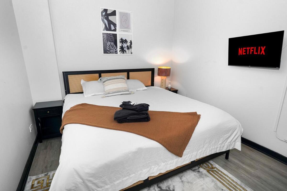 Apartment Spacious 6br Good For Groups And Sleeps 12 Near Chinatown, Mccormick & Lakefront