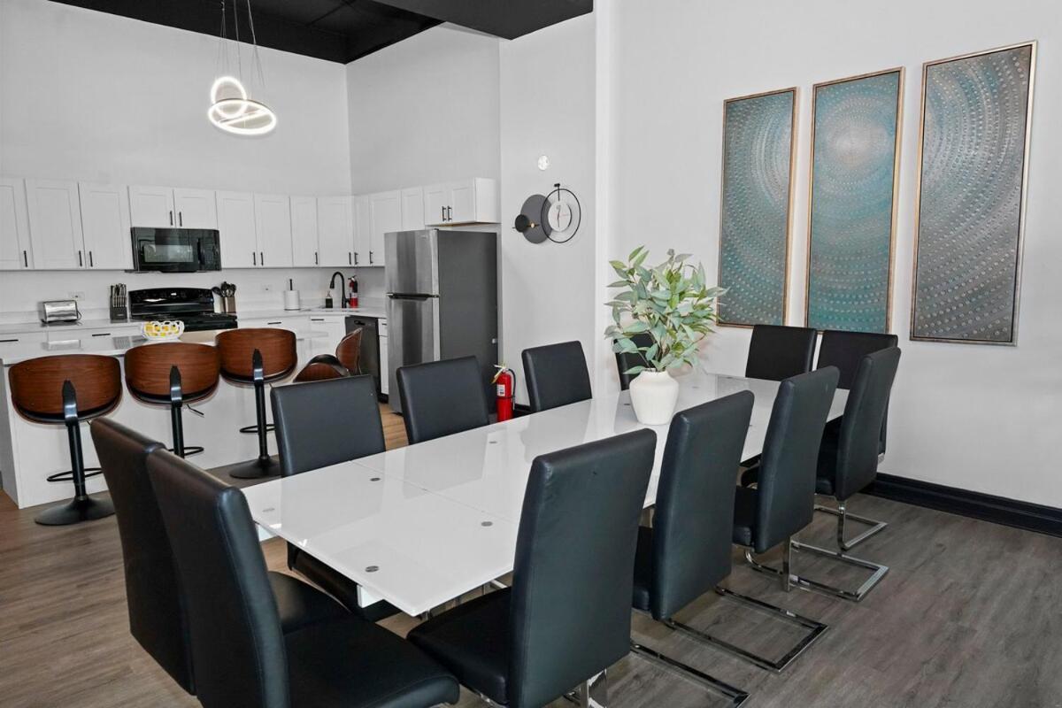 Apartment Spacious 6br Good For Groups And Sleeps 12 Near Chinatown, Mccormick & Lakefront Chicago