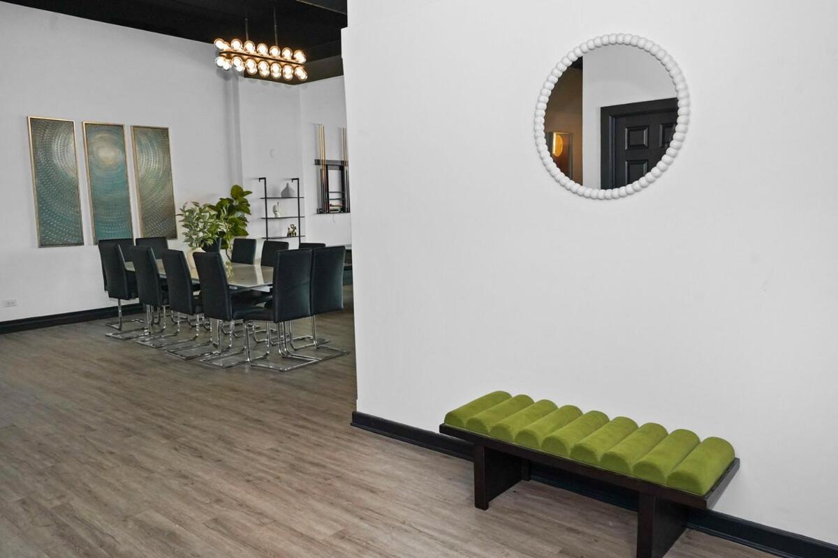 Spacious 6br Good For Groups And Sleeps 12 Near Chinatown, Mccormick & Lakefront * Chicago