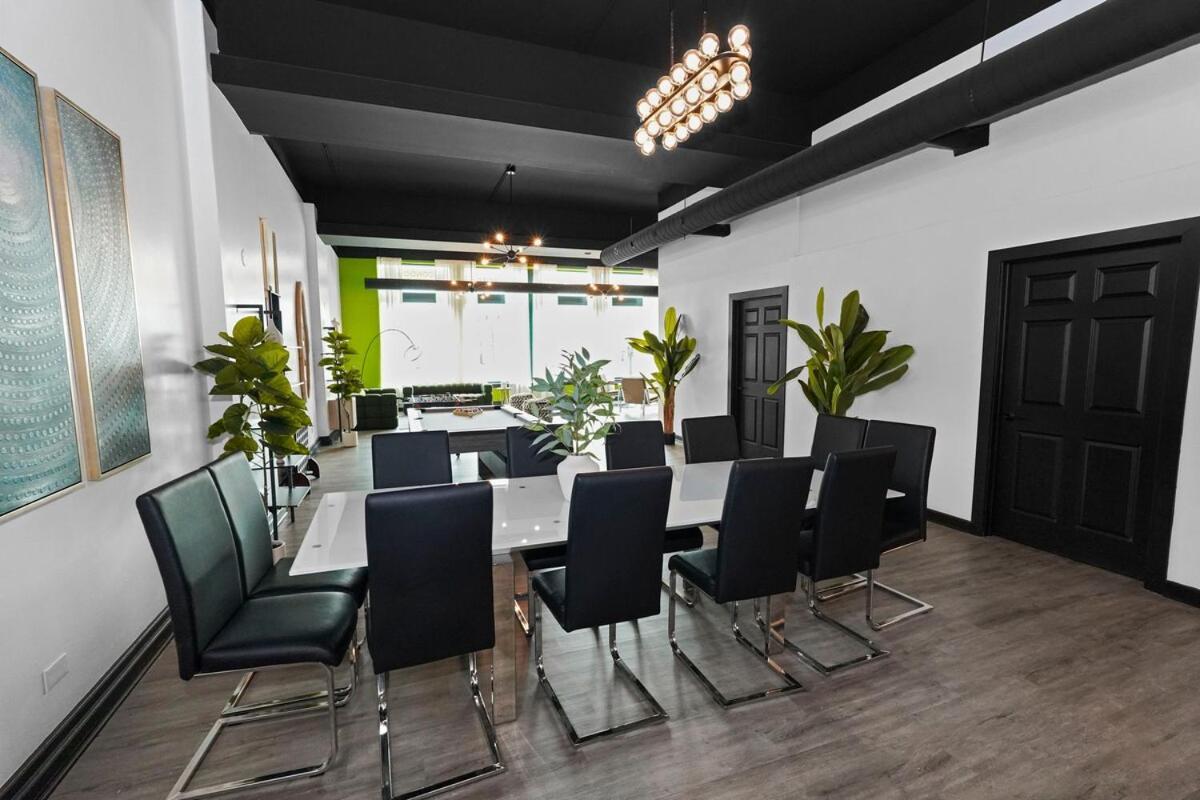 Apartment Spacious 6br Good For Groups And Sleeps 12 Near Chinatown, Mccormick & Lakefront *