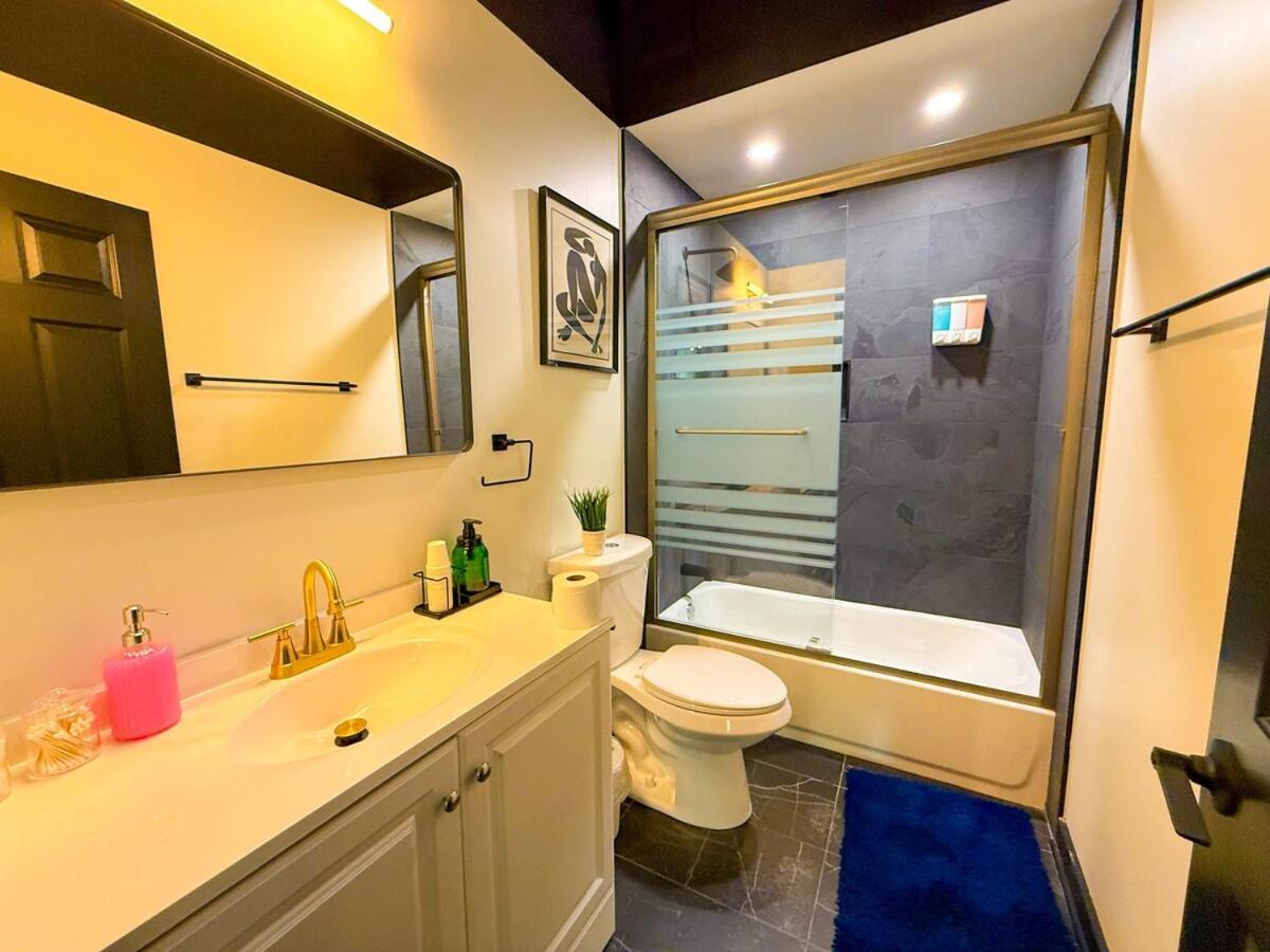 Apartment Spacious 6br Good For Groups And Sleeps 12 Near Chinatown, Mccormick & Lakefront *