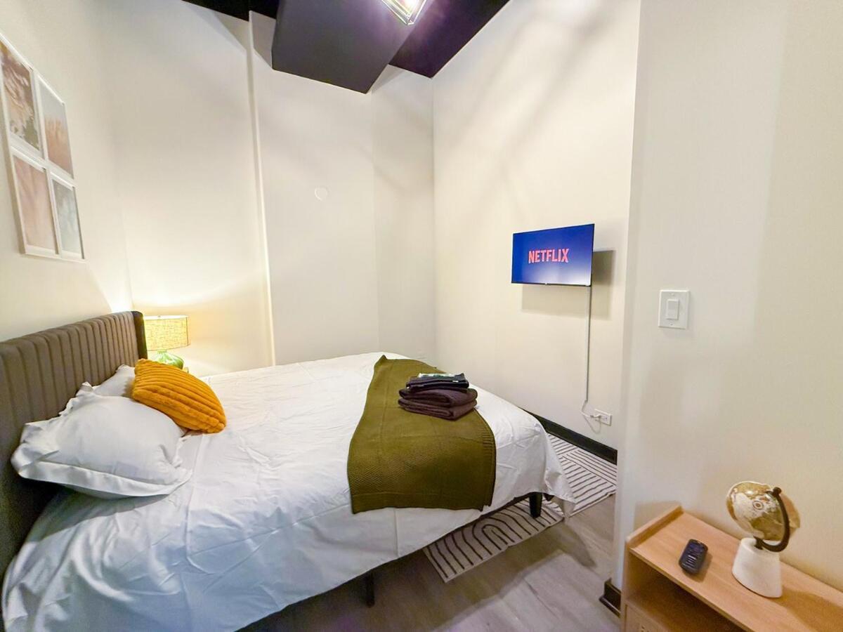Apartment Spacious 6br Good For Groups And Sleeps 12 Near Chinatown, Mccormick & Lakefront *