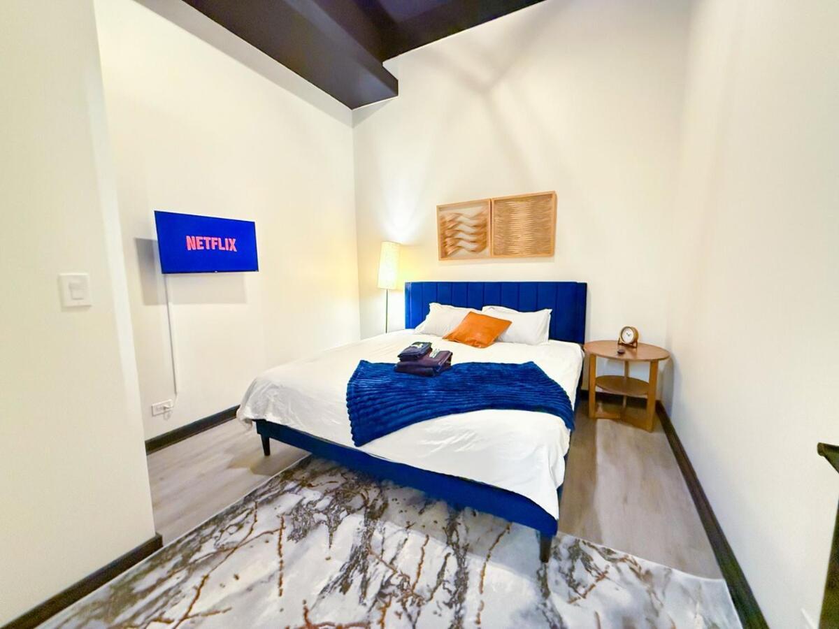 Apartment Spacious 6br Good For Groups And Sleeps 12 Near Chinatown, Mccormick & Lakefront Chicago
