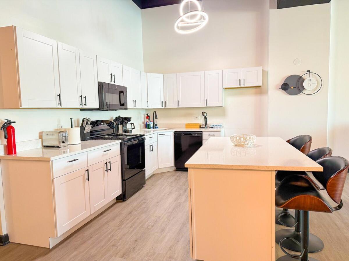 Spacious 6br Good For Groups And Sleeps 12 Near Chinatown, Mccormick & Lakefront Apartment