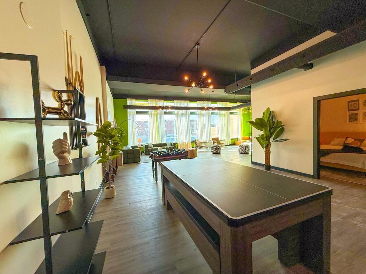 Spacious 6br Good For Groups And Sleeps 12 Near Chinatown, Mccormick & Lakefront Chicago