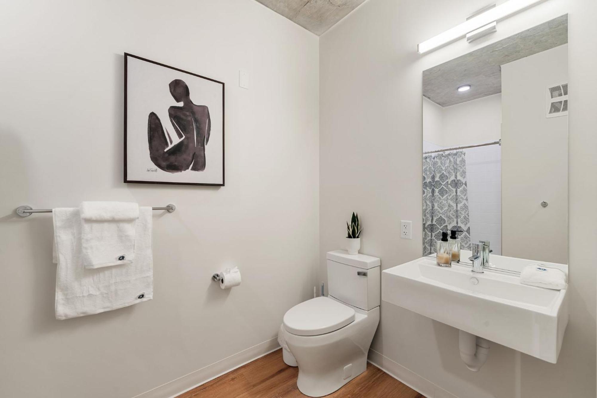 Apartment Luxury 3 Bed 3 Bath High Rise With Gym & Amenities Chicago