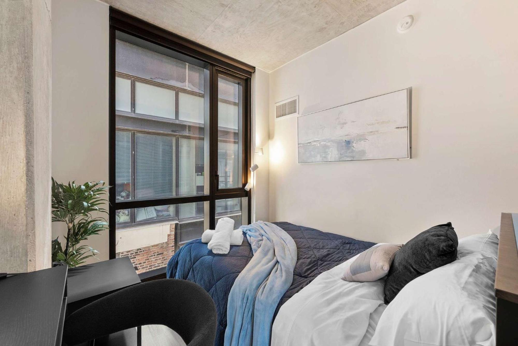 Luxury 3 Bed 3 Bath High Rise With Gym & Amenities