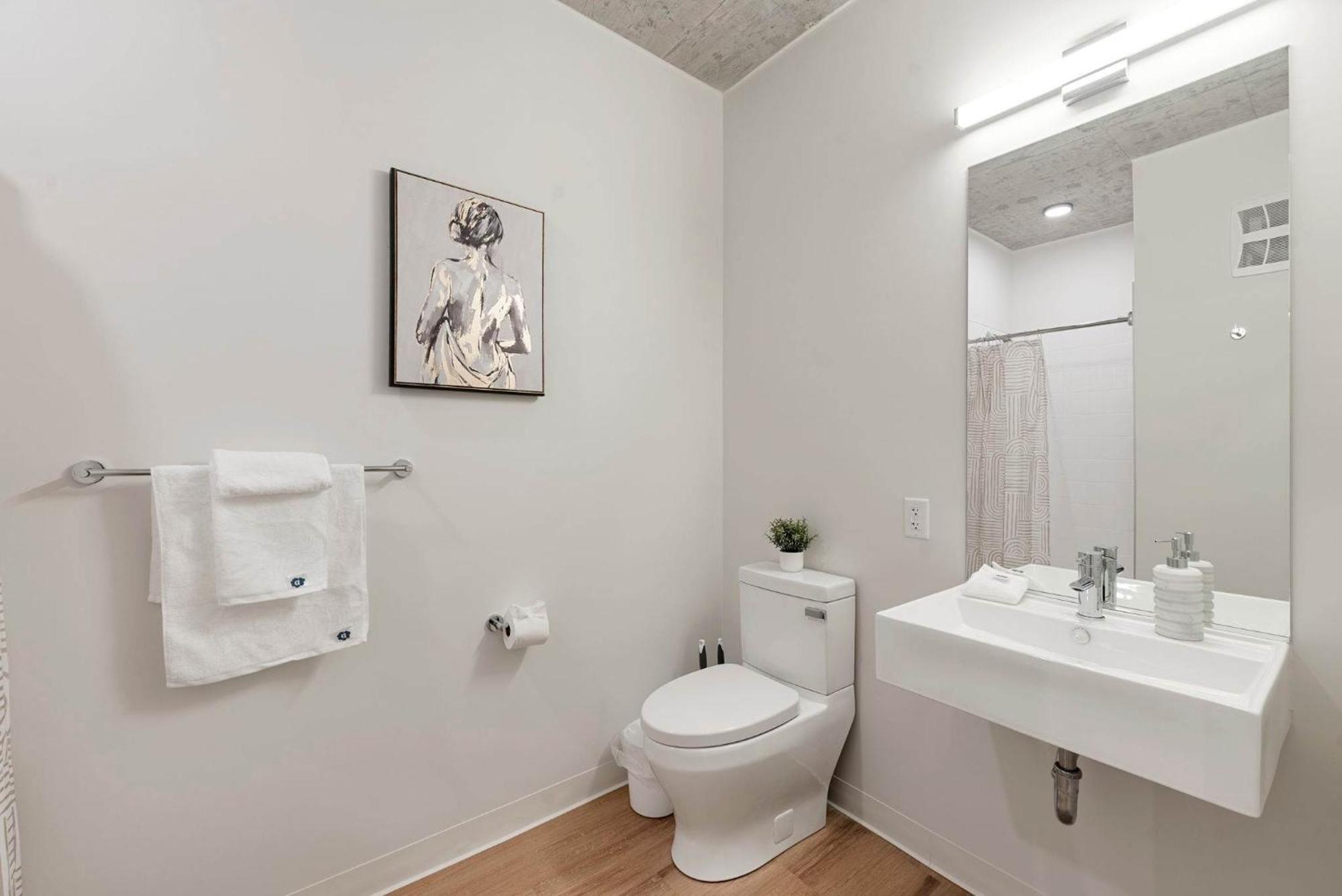 3 Bed 3 Bath High Rise With Gym & Amenities