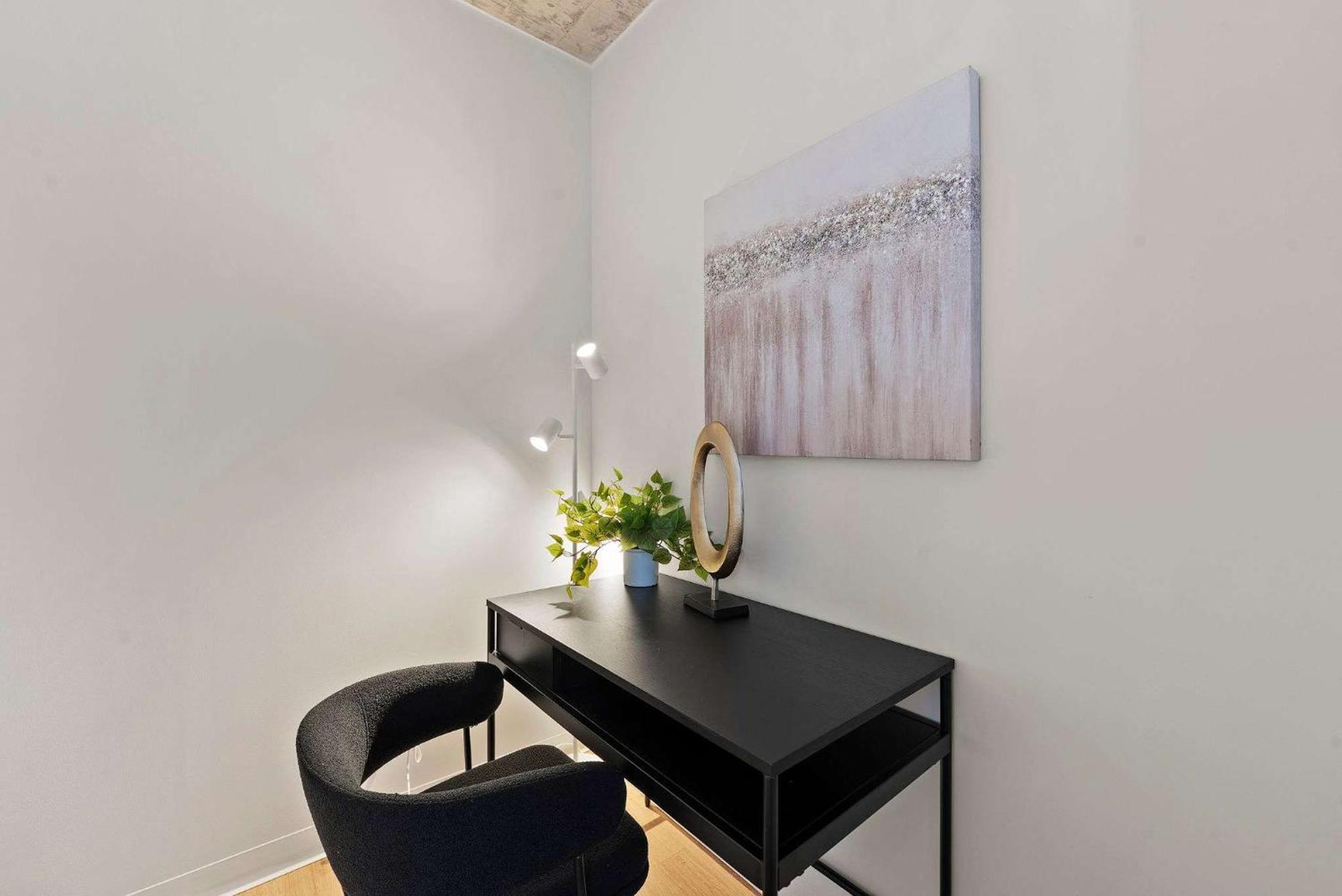 Apartment 3 Bed 3 Bath High Rise With Gym & Amenities