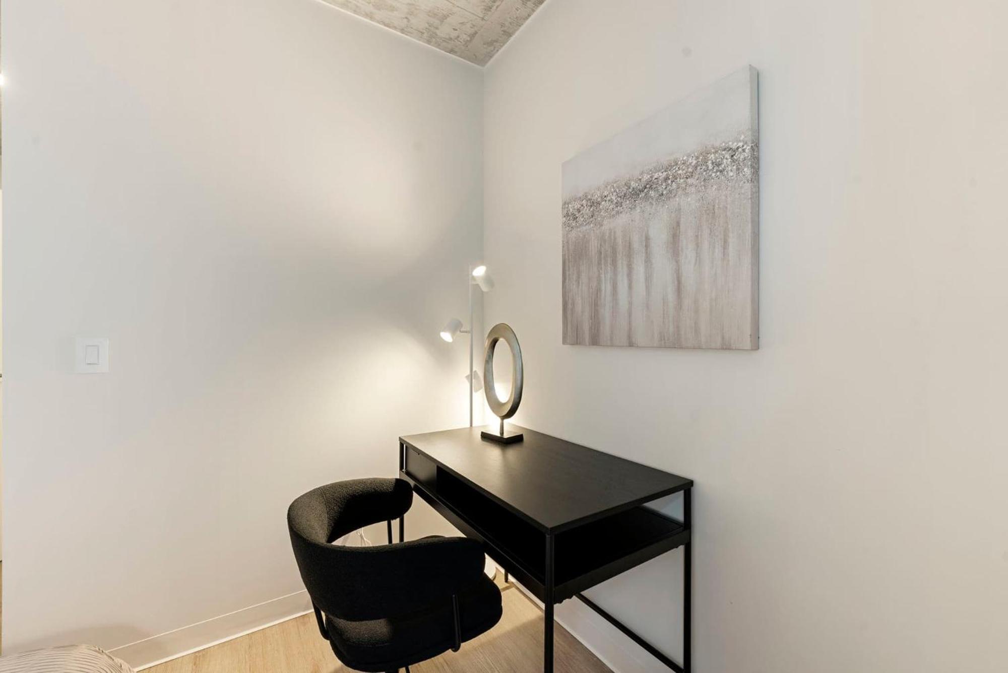 3 Bed 3 Bath High Rise With Gym & Amenities