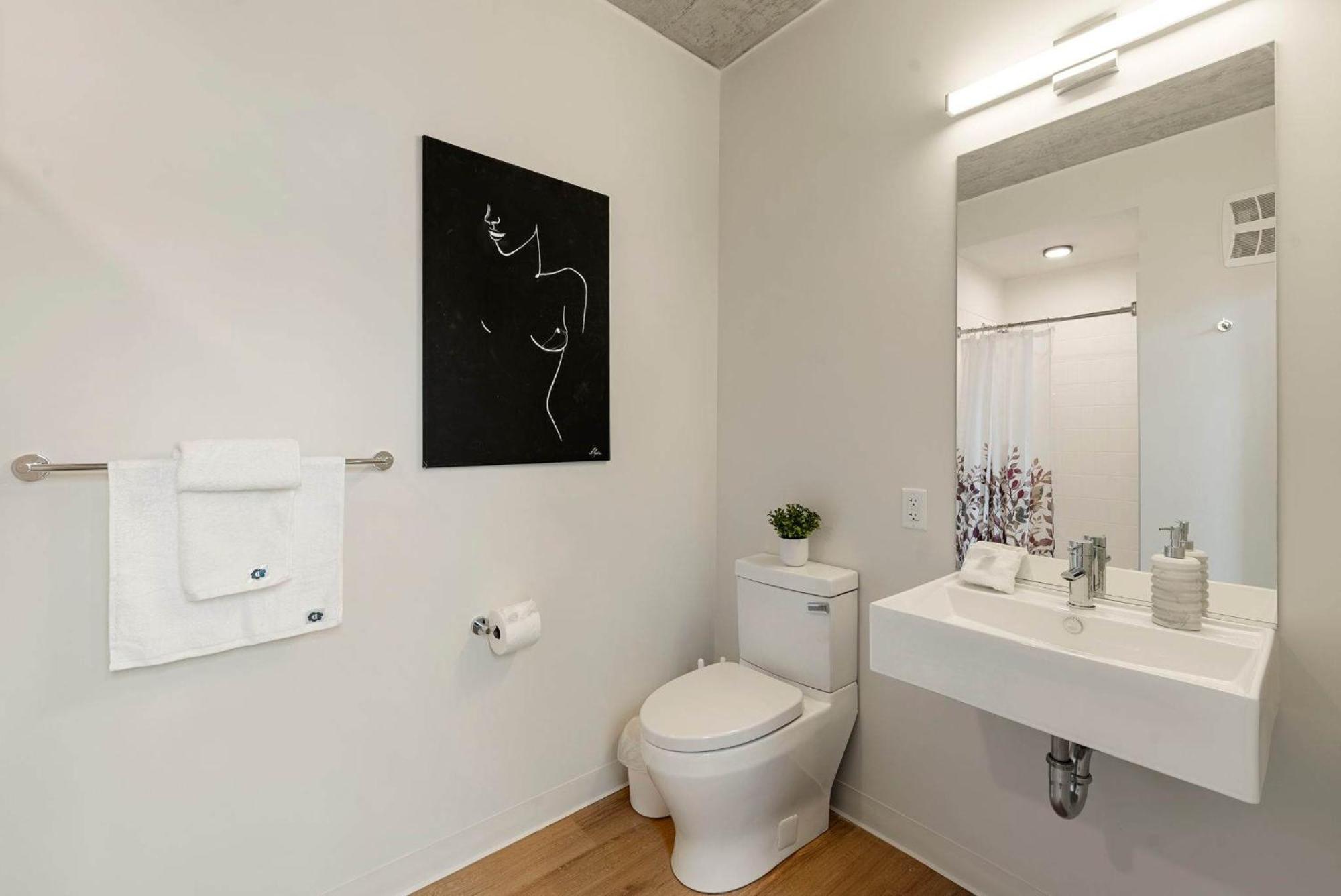 Apartment 3 Bed 3 Bath High Rise With Gym & Amenities Chicago