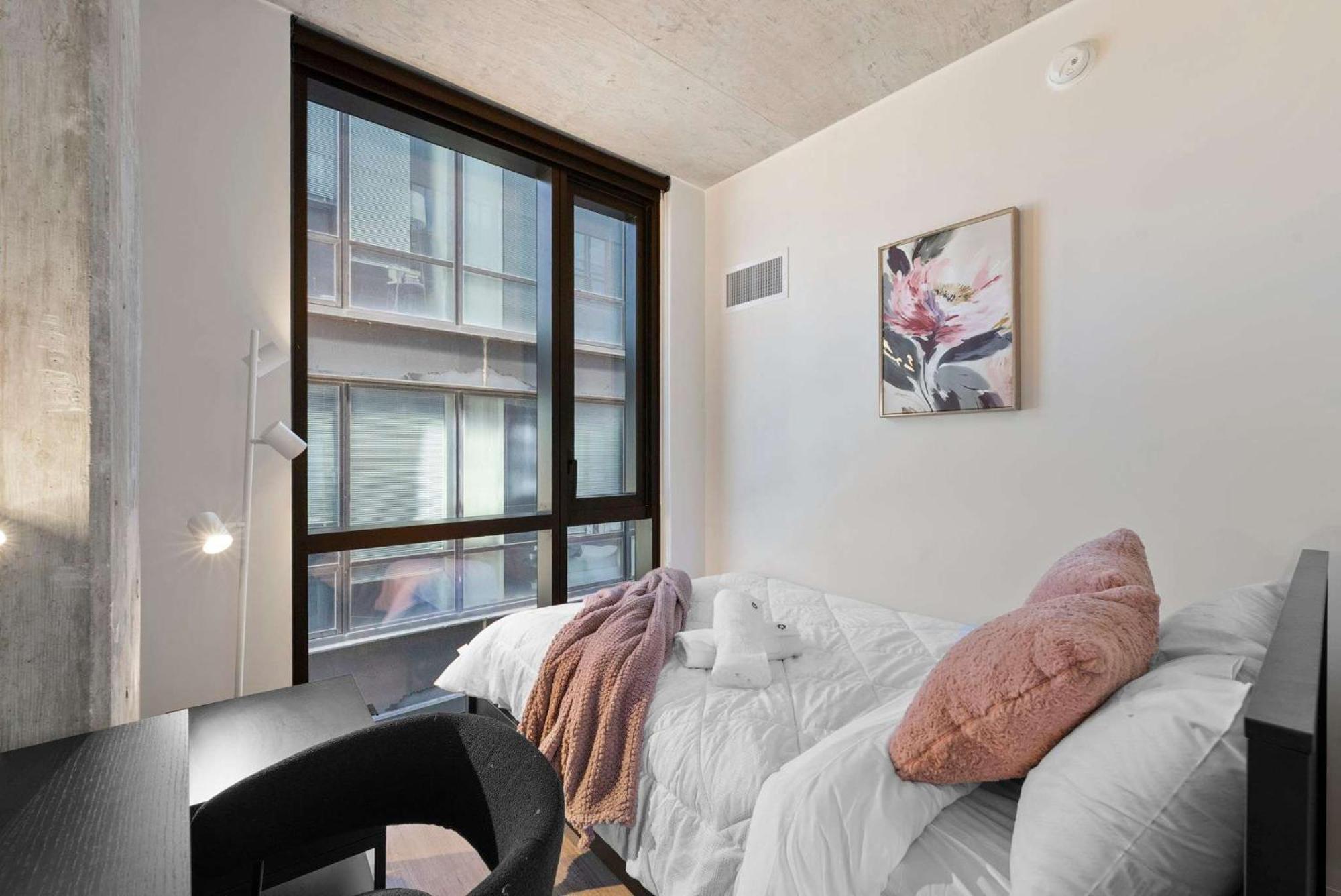 Apartment 3 Bed 3 Bath High Rise With Gym & Amenities
