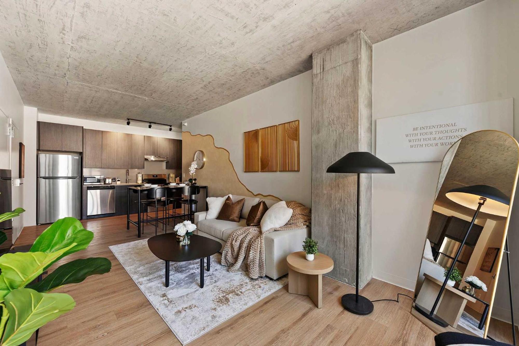 Apartment 3 Bed 3 Bath High Rise With Gym & Amenities Chicago