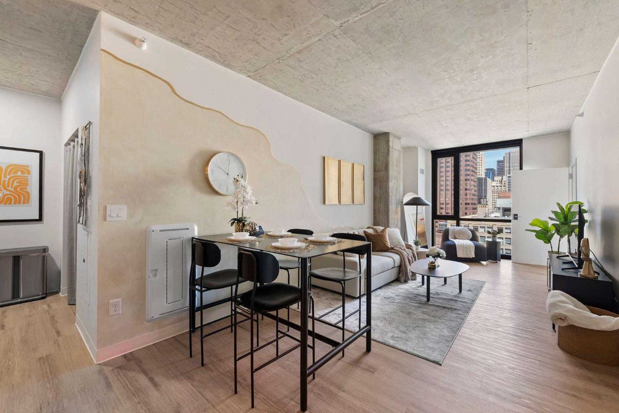 3 Bed 3 Bath High Rise With Gym & Amenities * Chicago