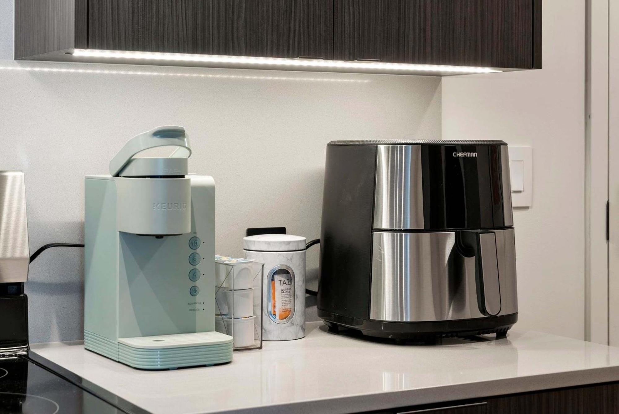 3 Bed 3 Bath High Rise With Gym & Amenities * Chicago