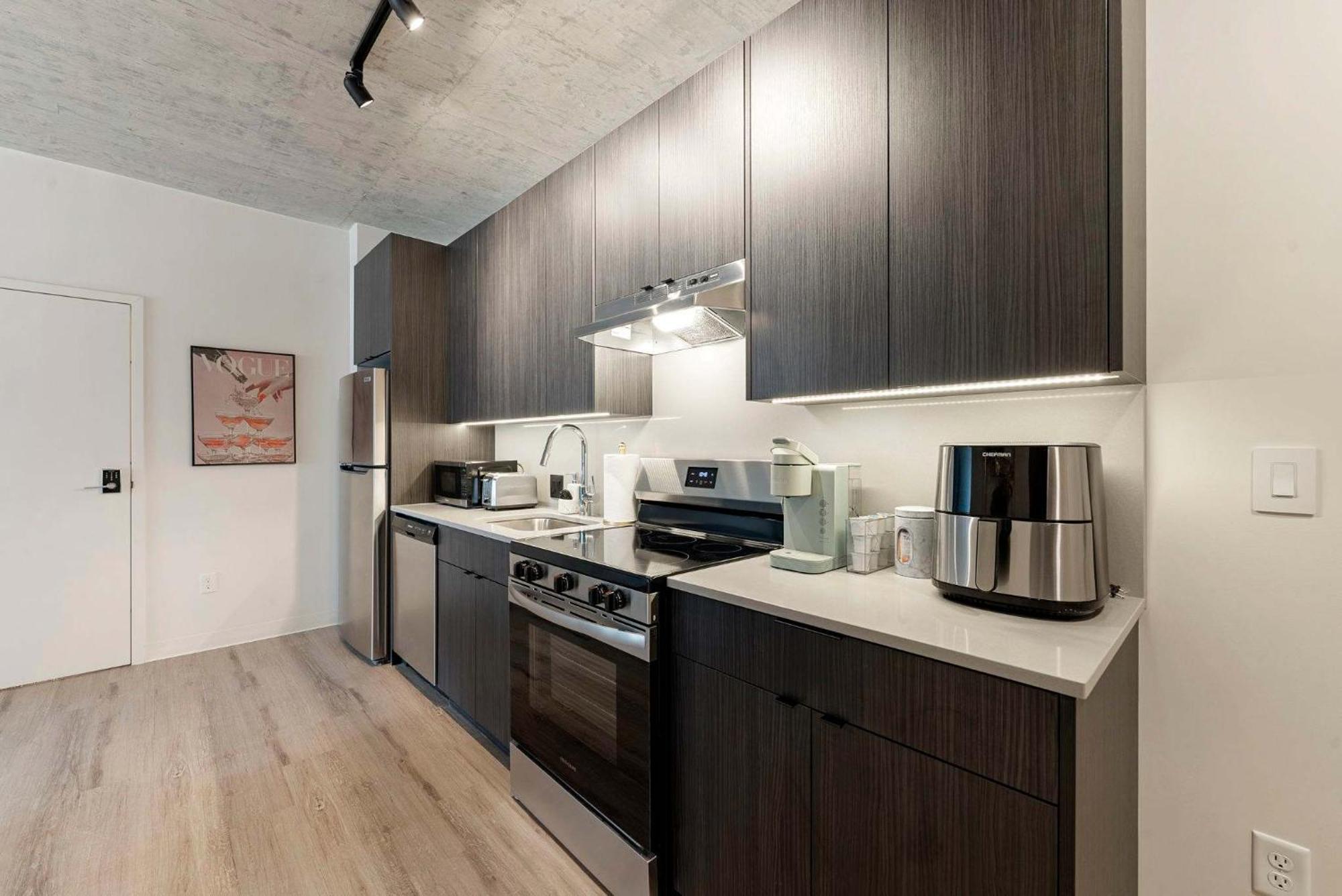 3 Bed 3 Bath High Rise With Gym & Amenities * Chicago