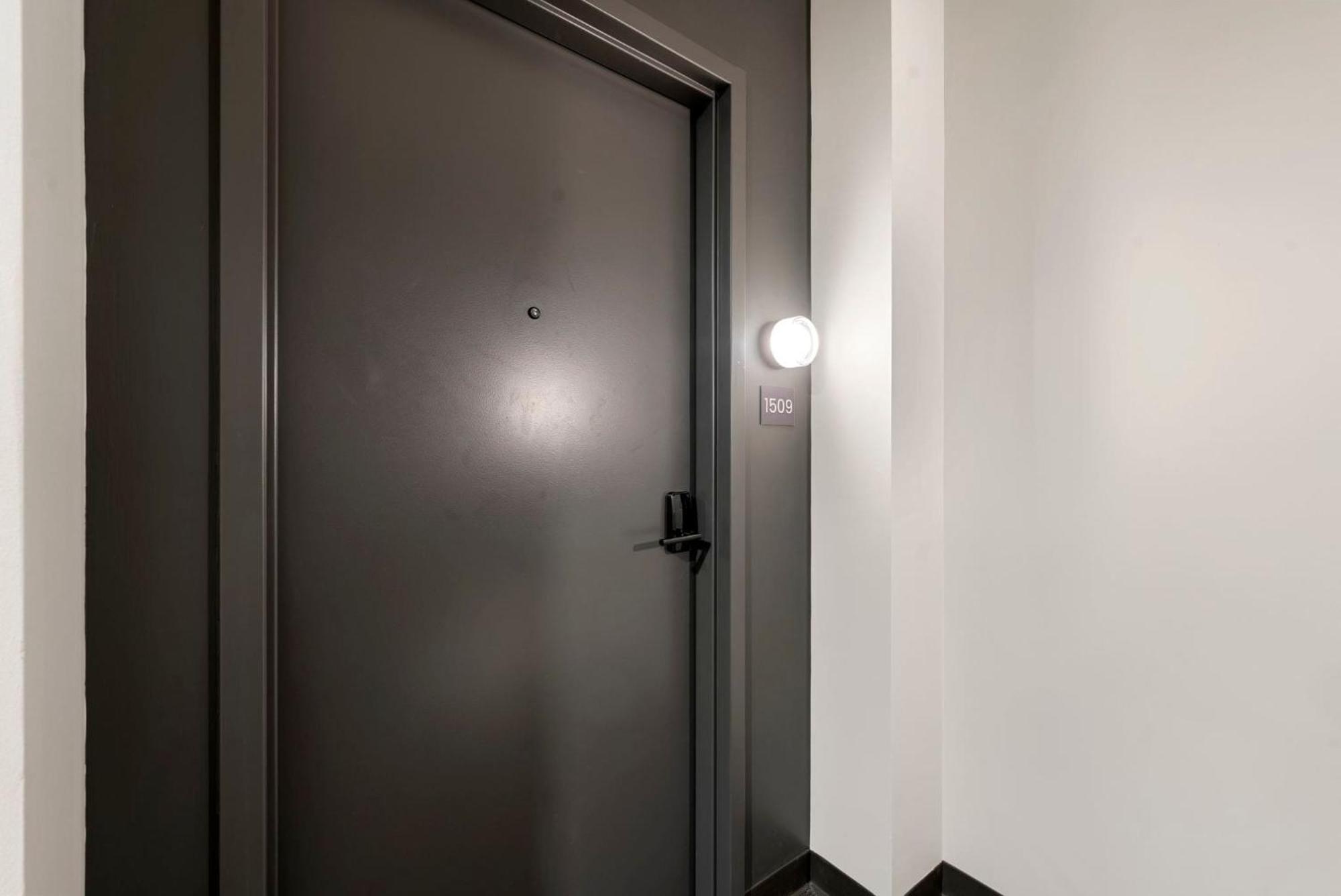 3 Bed 3 Bath High Rise With Gym & Amenities Apartment Chicago