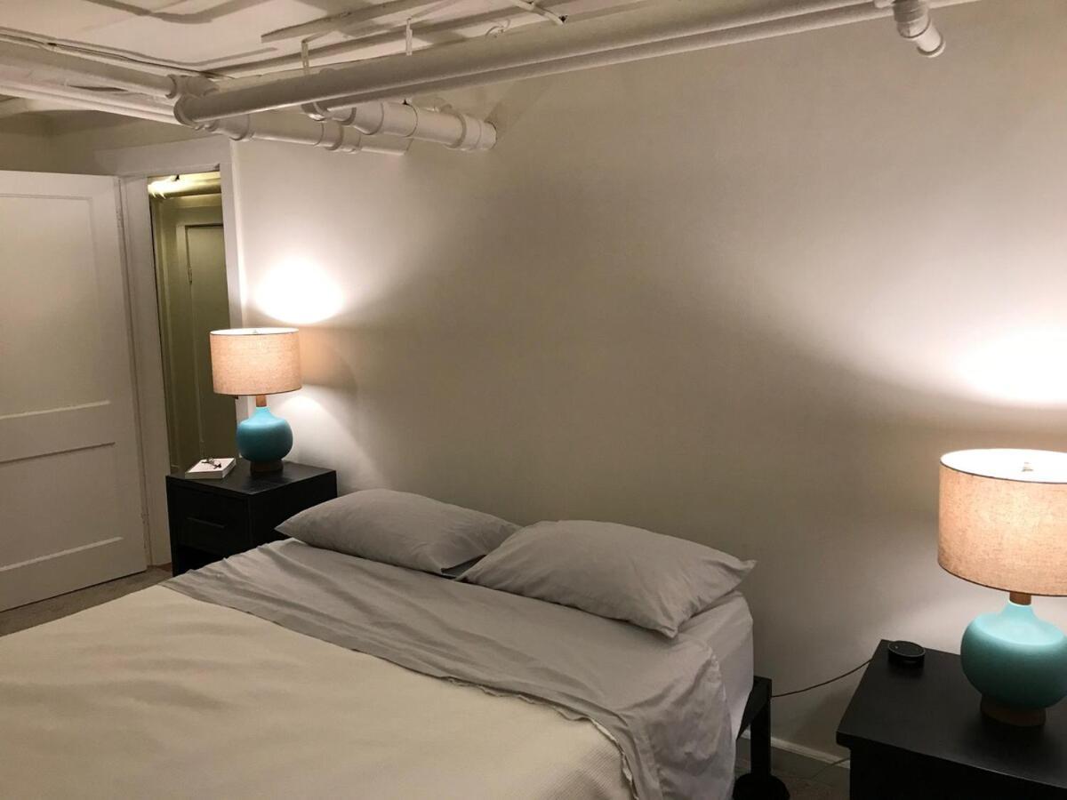 Comfy Garden In Andersonville Apartment