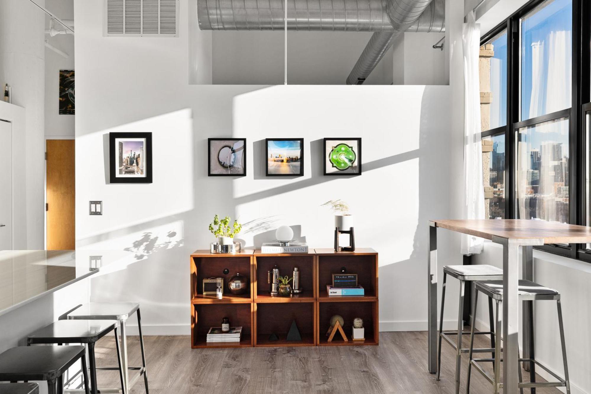 Modern Historic Loft 19ft Ceilings, Gym, Heated Parking, Skyline Views, Balcony * Chicago